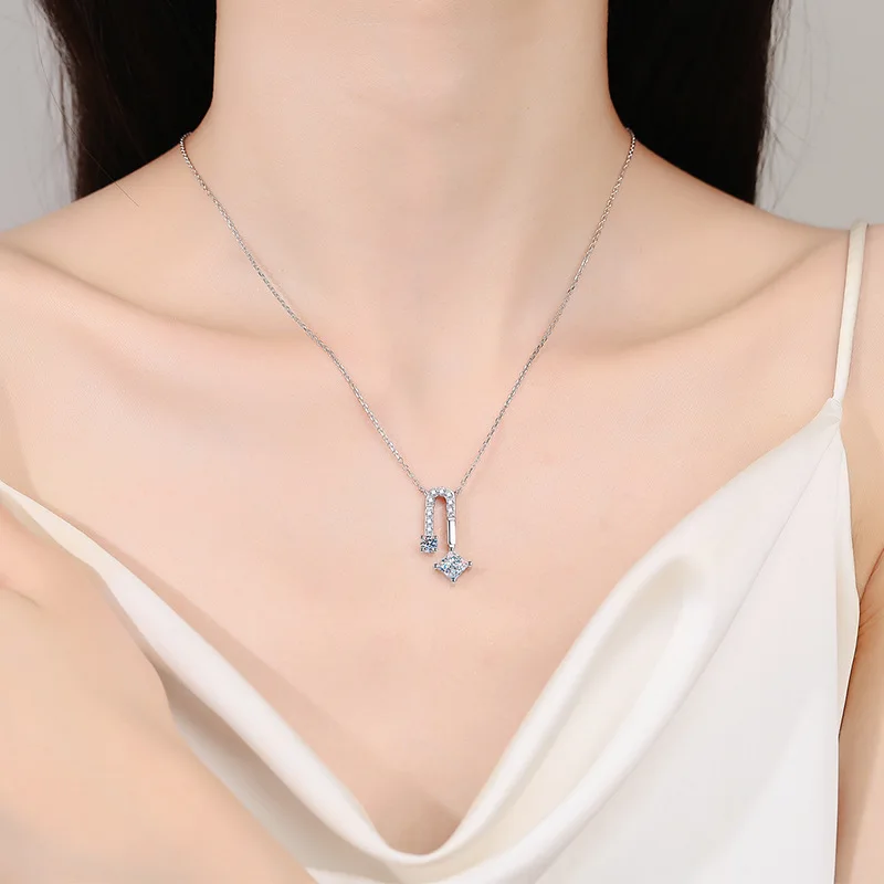 The classic 925 sterling silver square Moissanite necklace design light luxury clavicle chain gift for girlfriend