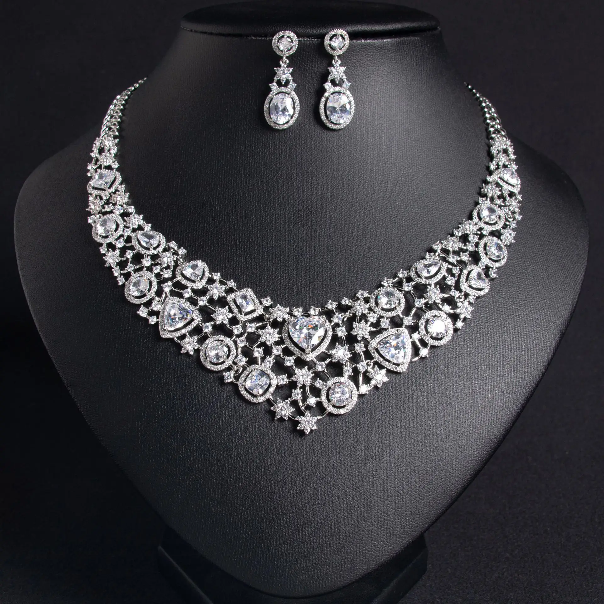 

Deluxe Star Star Ultra Flash 2 Piece Jewelry Necklace Earring Set Suitable for Travel Party Nigerian Women Wedding Gift M-604