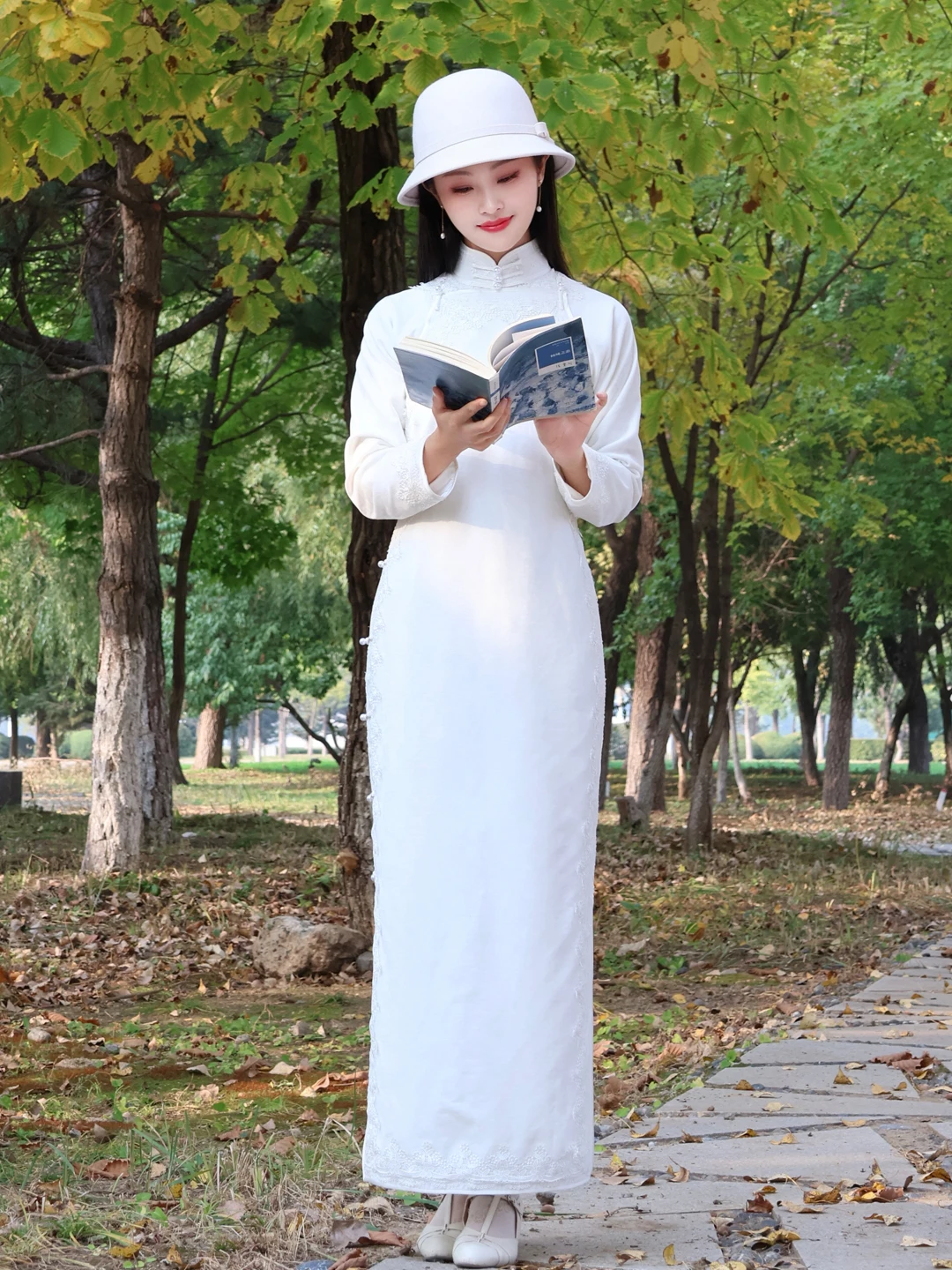 

Шикарное белое теплое длинное платье-ципао с длинными рукавами для осени и зимы, винтажное, для повседневной носки, молодежное, элегантное