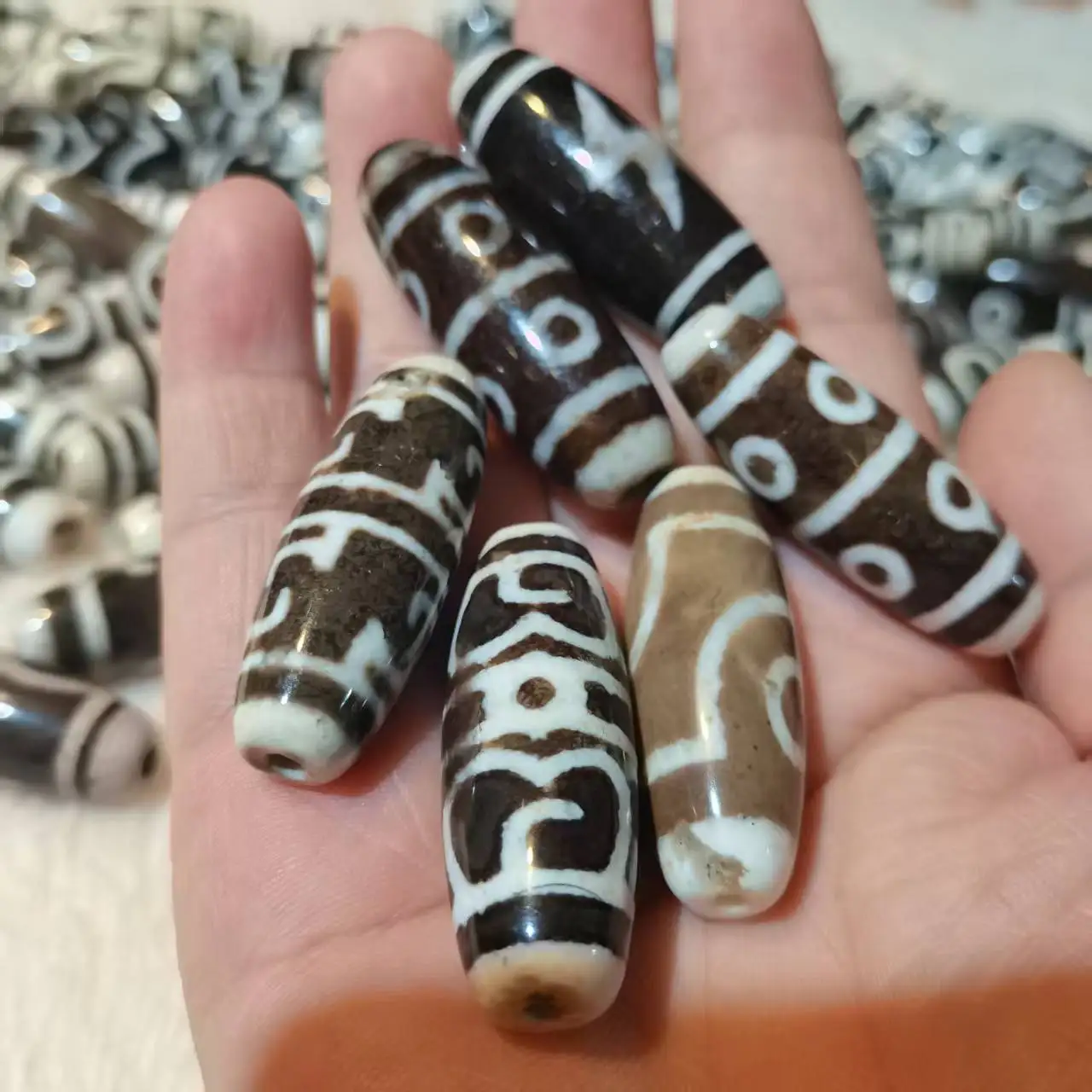 

1pcs/lot Money hook Turtle back Ruyi different patterns Natural Agate Ji Powerful Amulet Fengshui Beads Collectible