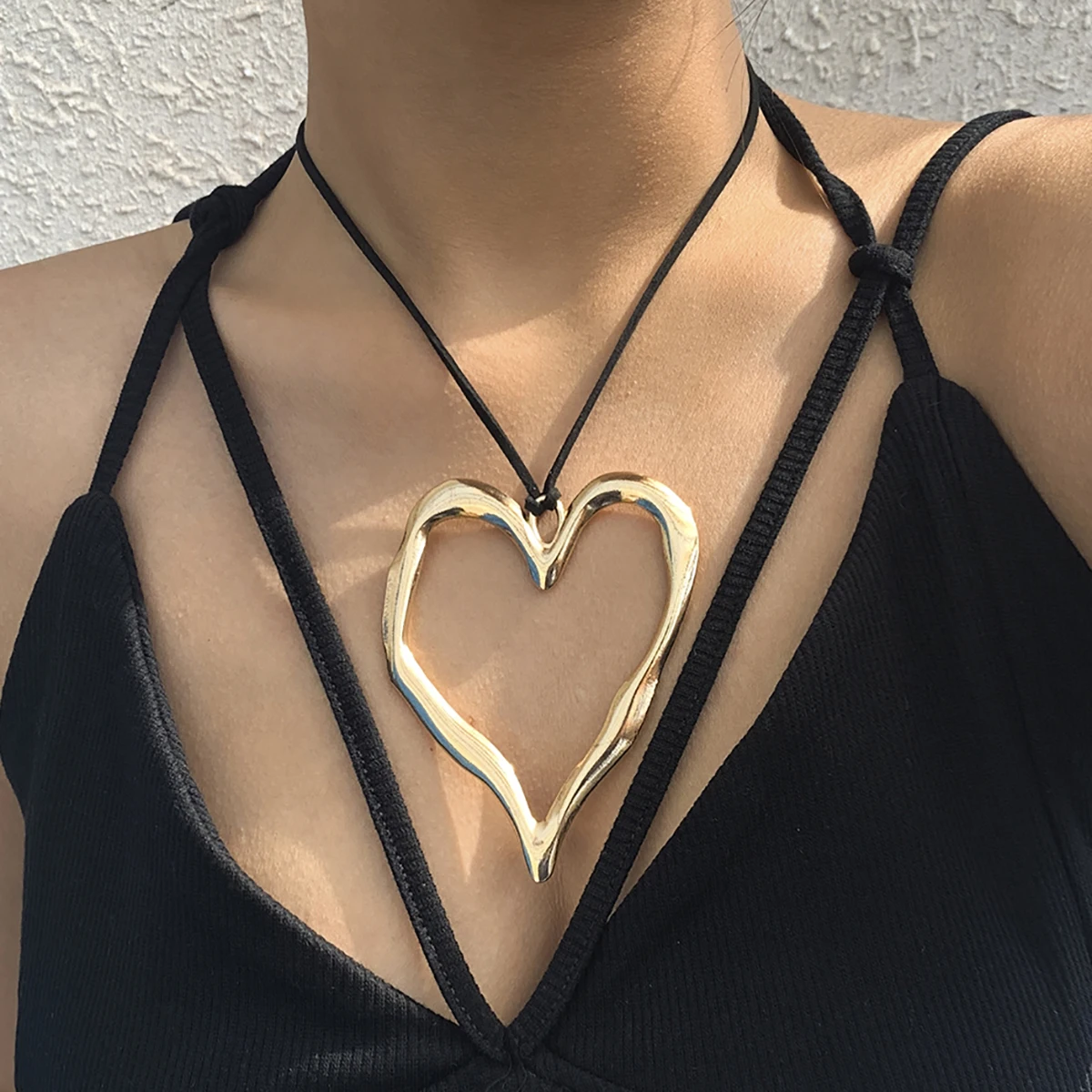 Salircon Korean Elegant Black Velvet Bow Choker Fashion Design Heart Pendant Adjustable Necklace Women's Sexy Nightclub Jewelry