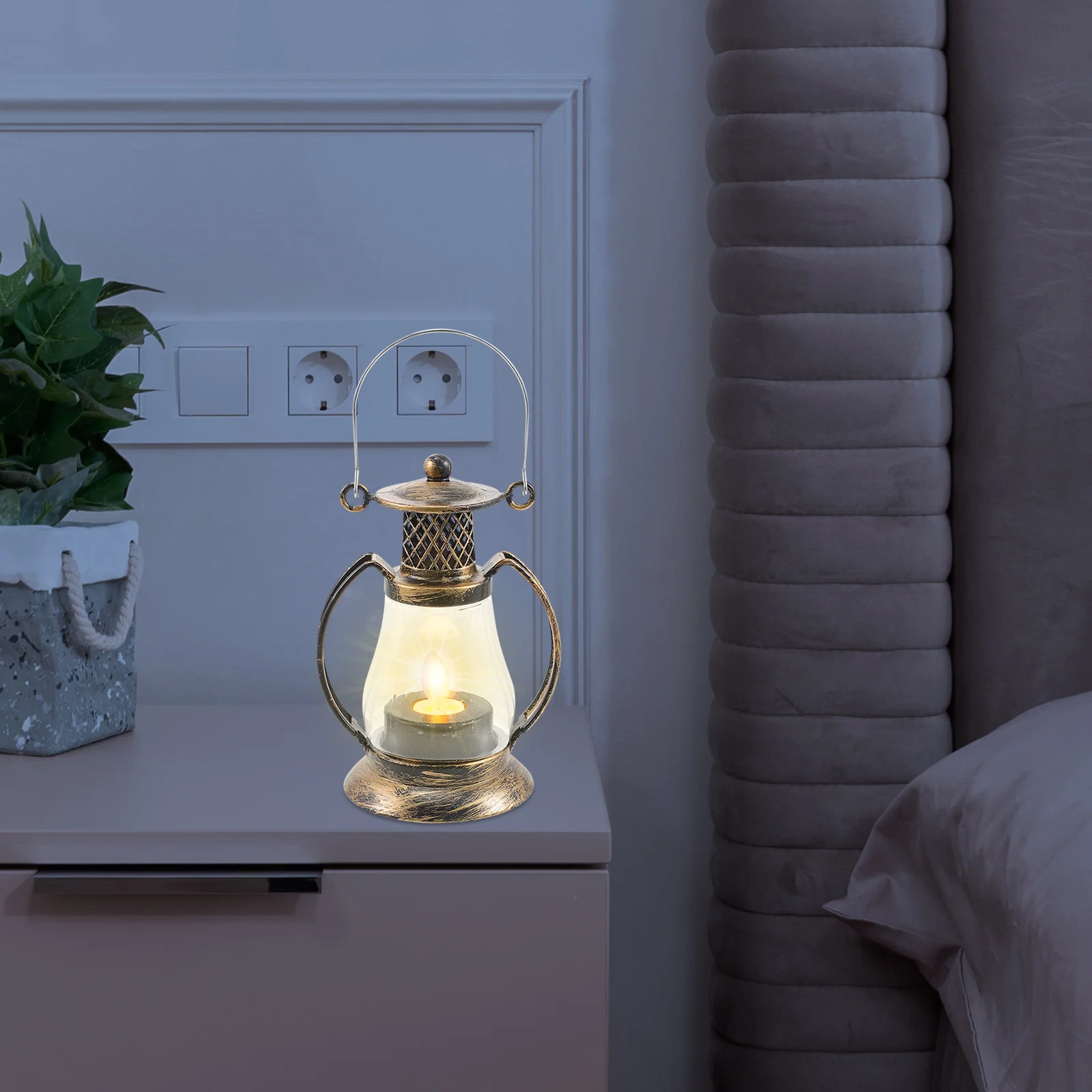 

4pcs Vintage Lantern Light Handheld Lantern Desktop Decorative For Indoor Outdoor Holiday Party Flameless Lamp