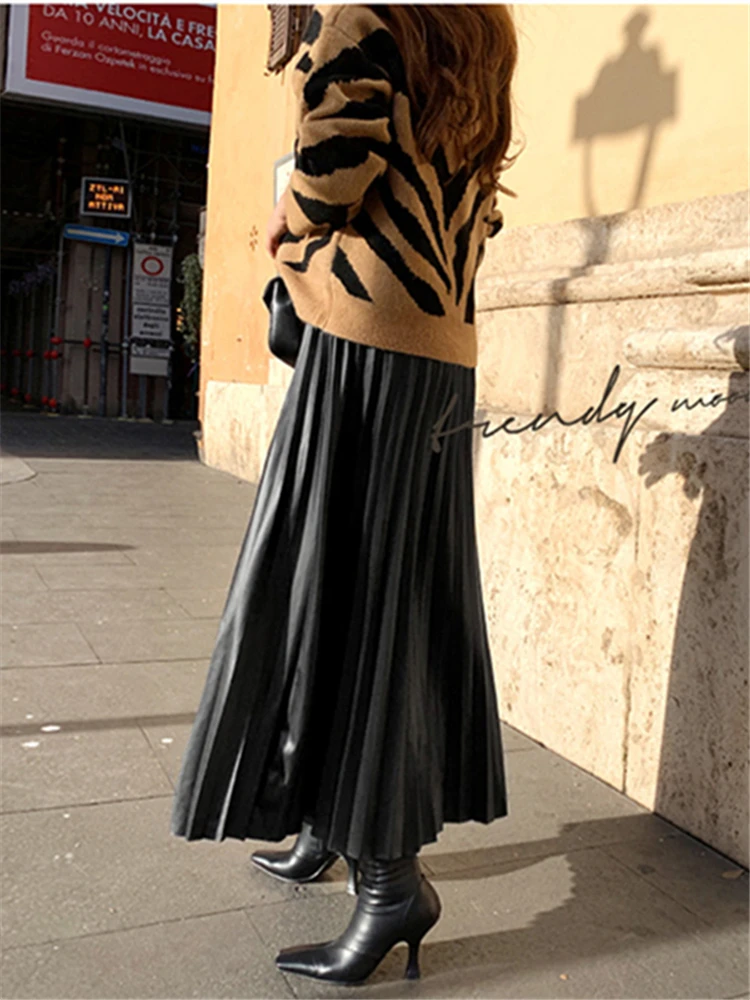 REALEFT Autumn Winter Black PU-leather Pleated Skirt New 2023 Women High Waist Fashionable All-match A-Line mi-long Skirt Female