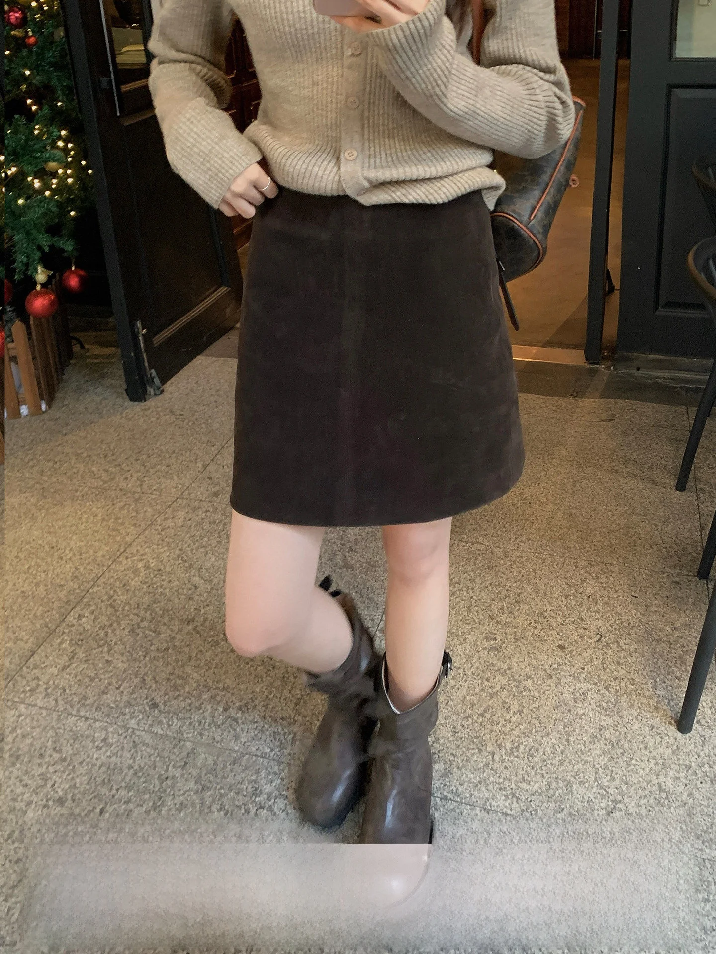 

High Waist Leather Skirt Women's Stylish Comfortable A-Line Short Skirt Anti-Light Walking Skirt for Winter Season