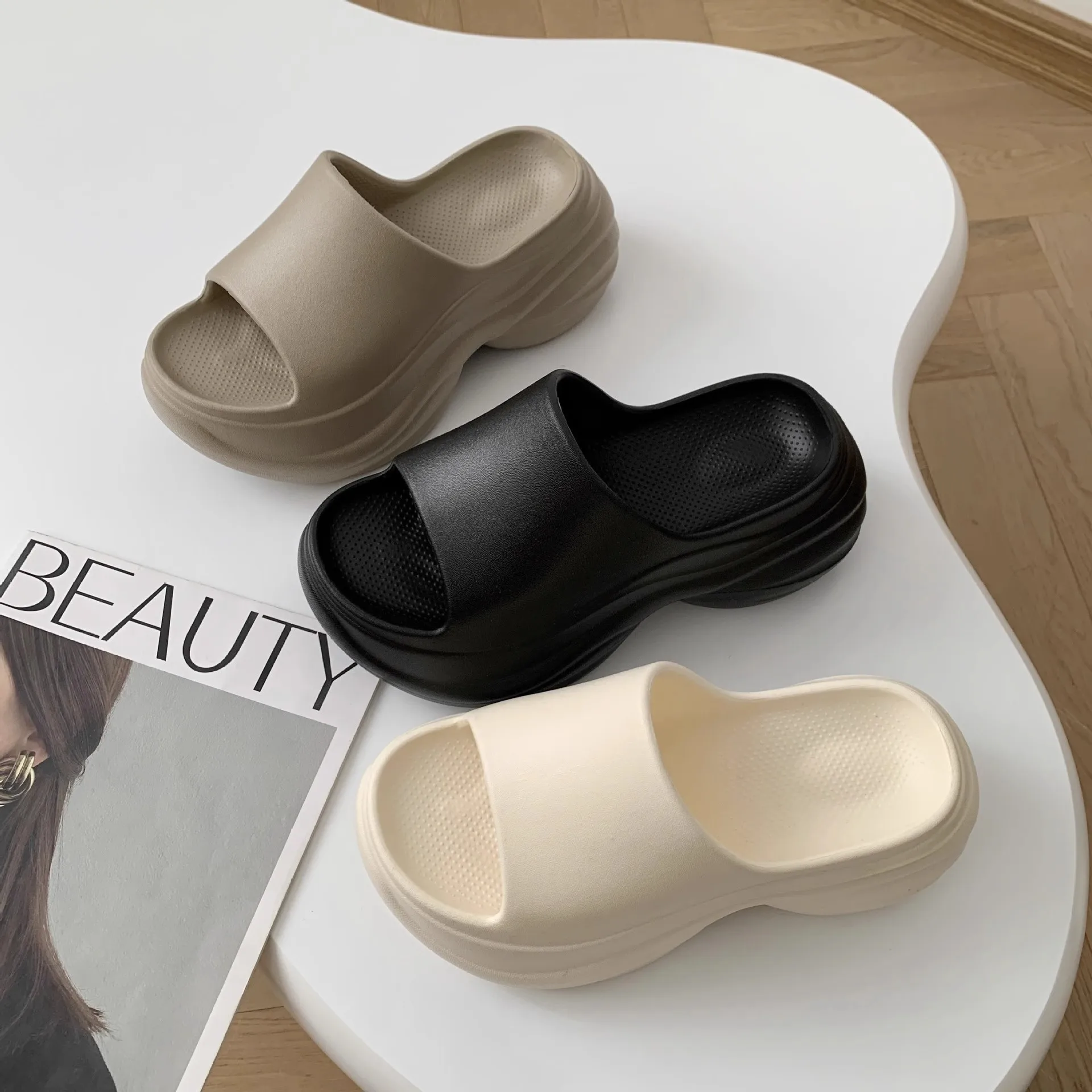 Thick-soled Fahion Slippers Women's Slippers for Outdoor Wear on The Beach Trendy and Stunning High-heeled Cool Slippers