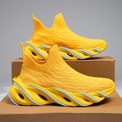 Klasik moda sarı erkek koşu ayakkabıları konfor çorap ayakkabı eğitmenler erkekler Unisex spor ayakkabı büyük boy 46 Zapatillas Hombre