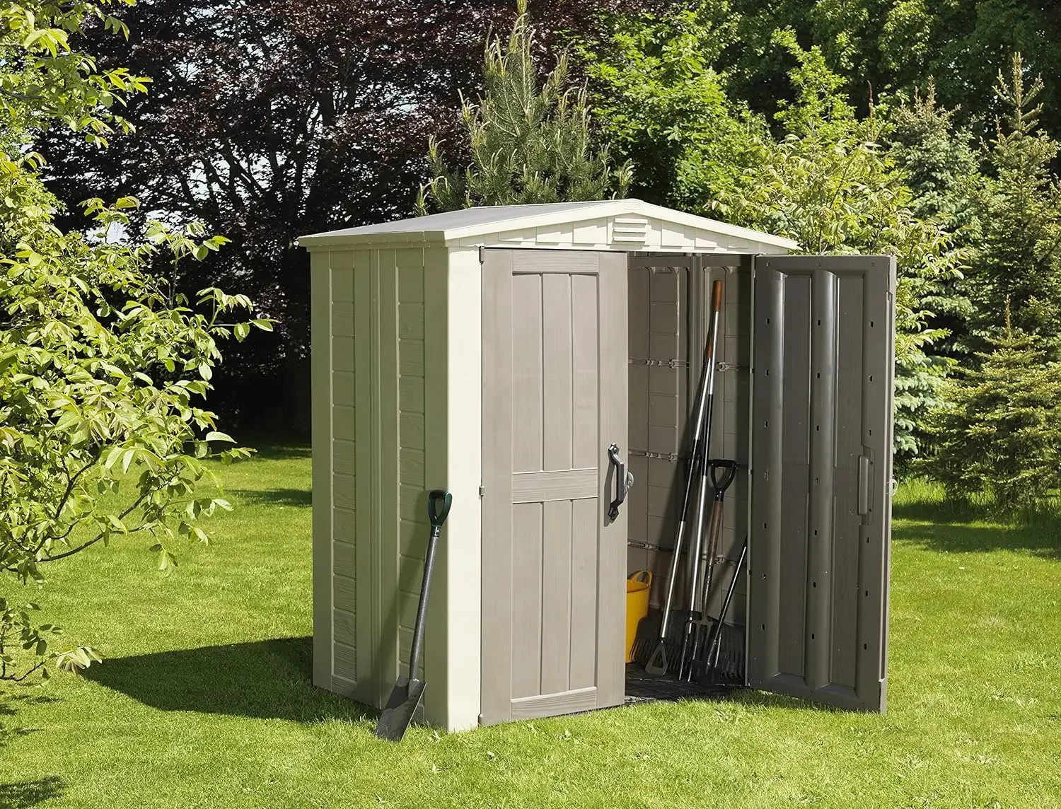 Keter Factor-Outdoor Storage Shed Kit, perfeito para armazenar móveis do pátio, ferramentas de jardim, acessórios para bicicletas, cadeiras de praia e Push L