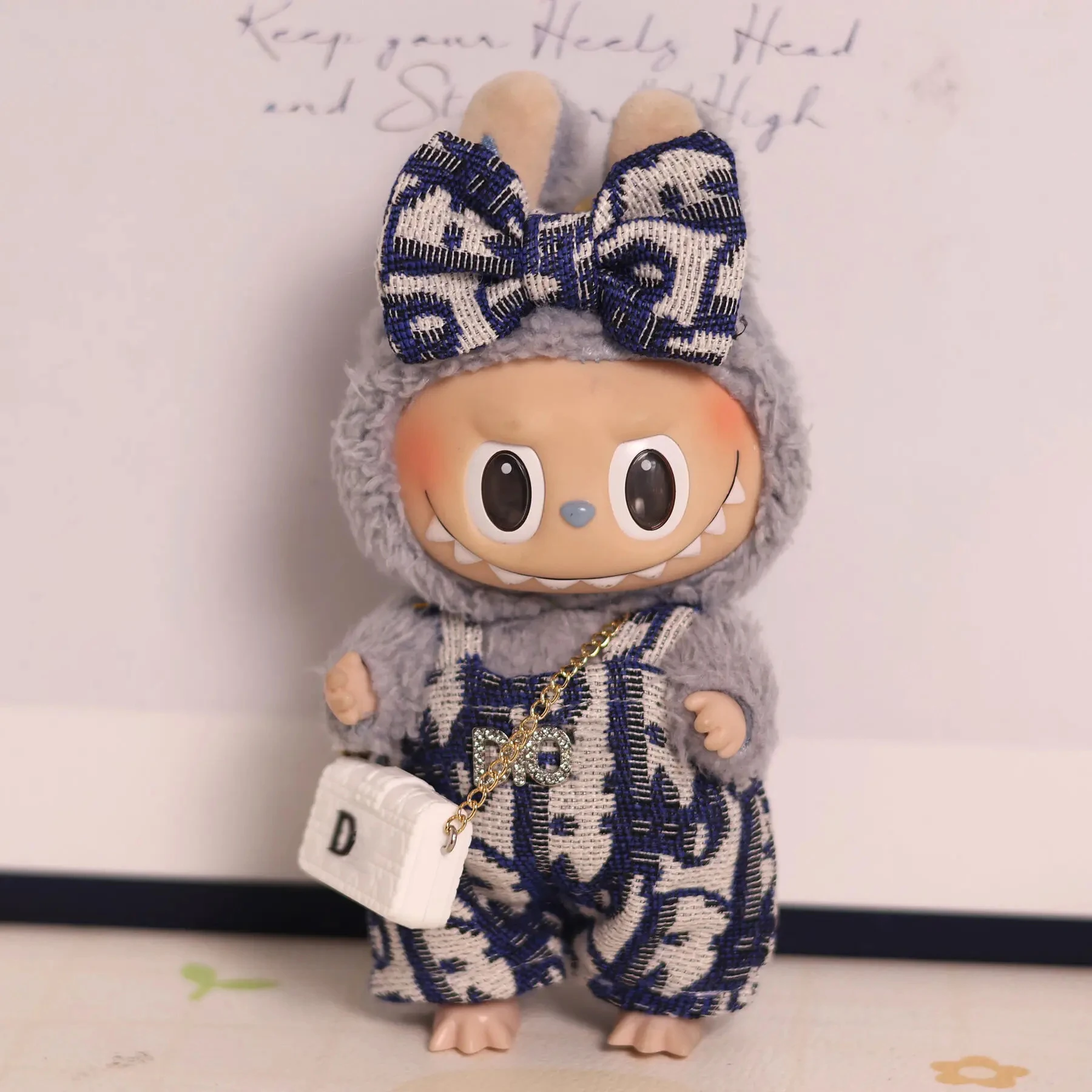 17cm Labubu Doll Clothes Advanced luxury design original Heartbeat Macaron Labubu Doll Clothes Changing Light clothes