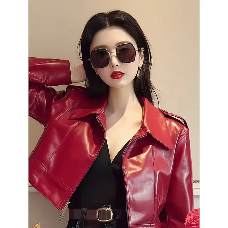 المرأة الأحمر بولي Leather سترة جلدية ربيع الخريف نمط جديد سستة تصميم بدوره إلى أسفل طوق معطف قصير الإناث طويلة الأكمام بلون أعلى