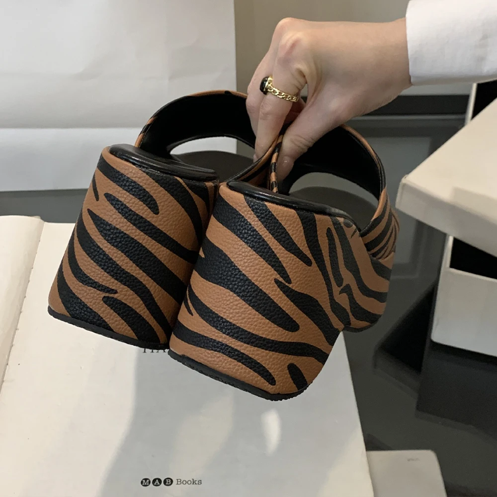 النساء صنادل أرضية أسافين الكعوب النعال ليوبارد الشريحة جولة المفتوحة تو الانزلاق على الصيف صنادل شاطئ البغال الأحذية