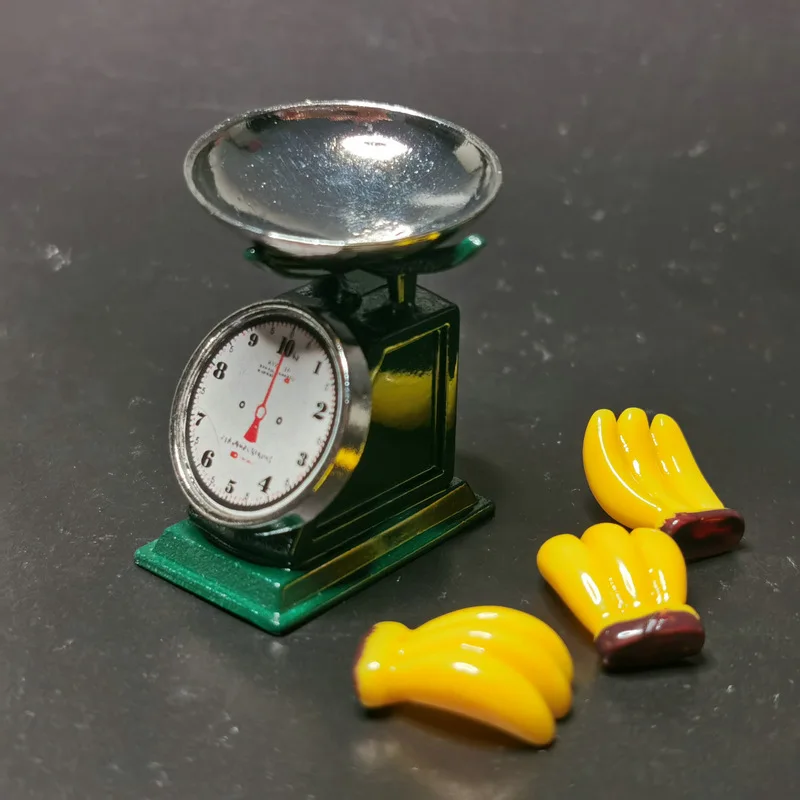 ชุดของเล่นบ้านตุ๊กตาขนาดเล็ก รูปแบบวินเทจ พร้อมเครื่องชั่งผลไม้และแบบจำลองผลไม้ สำหรับเล่นบทบาทสมมติในบ้านหรือตลาดผลไม้กลางแจ้ง ของตกแต่งจิ๋ว