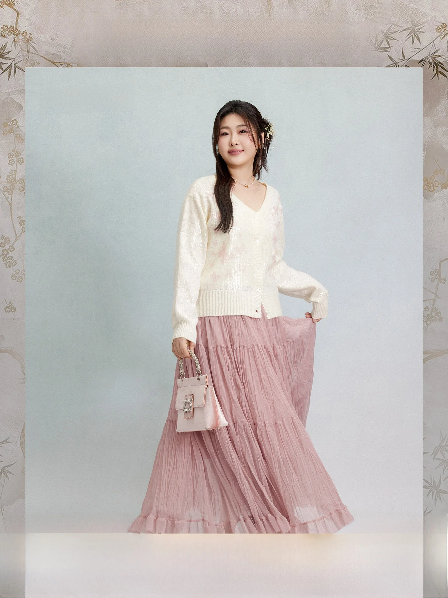 

Романтичный кардиган с богатой вышивкой бисером и сетчатая юбка из весенней коллекции Plusmall для всех типов фигур