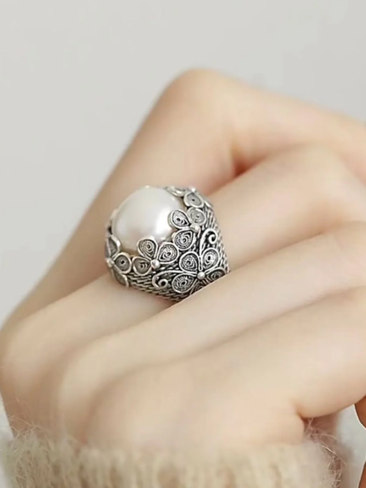 HX New Retro Make Old Fashioned Flower Temperament Ring Female Literary Style Luxury High Level Opening Jewelry Accessories
