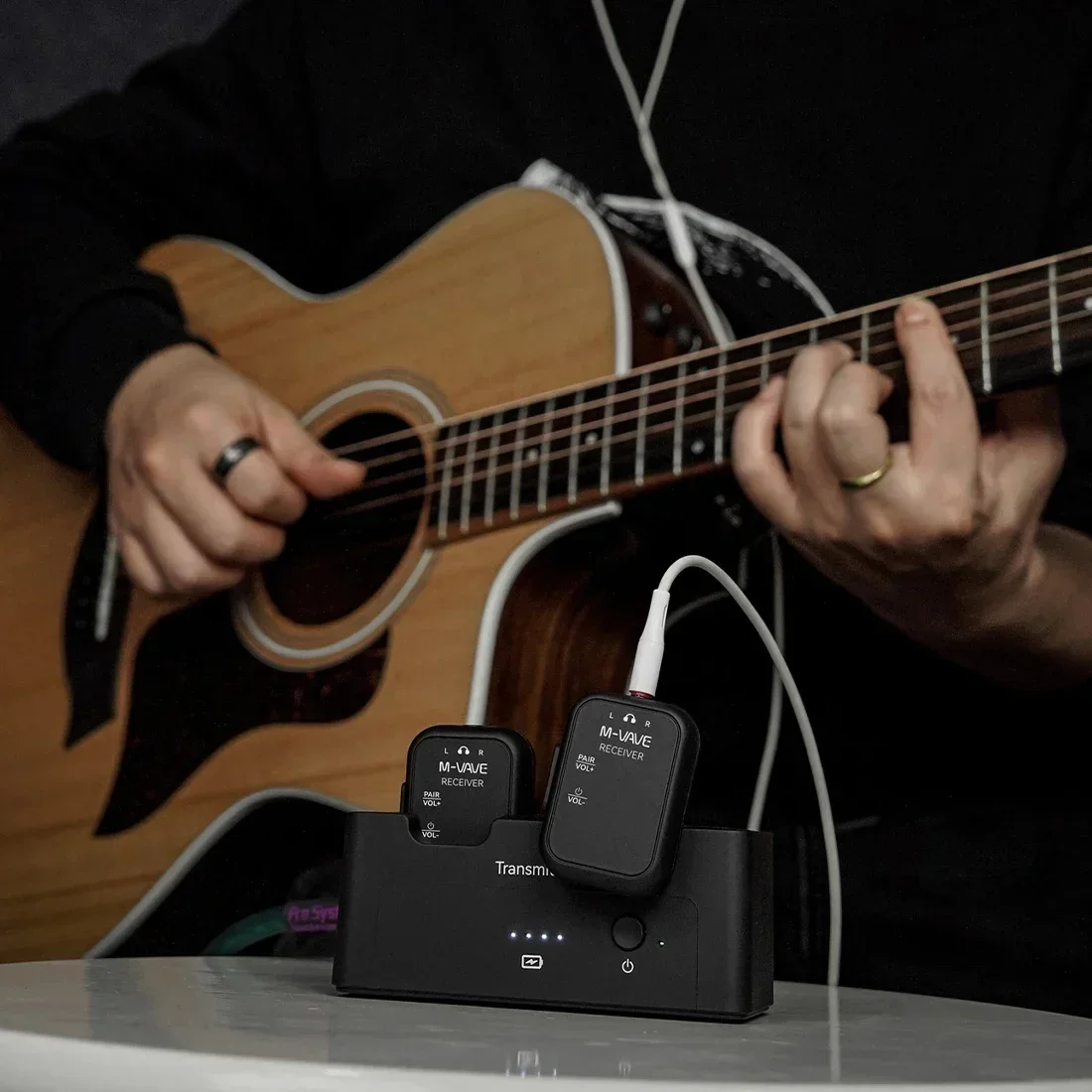 ﻿   M-VAVE WP-12 sistema inalámbrico transmisor receptor 2,4 GHz baja latencia escucha bidireccional en tiempo Real retorno de oreja piezas de guitarra