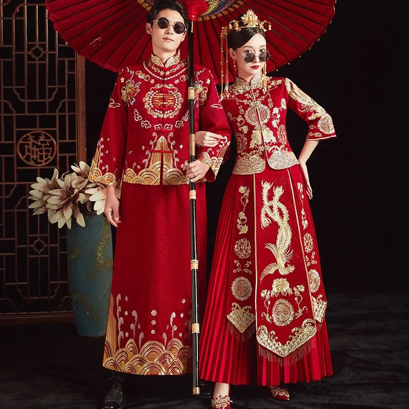New couple sets of Chinese-style wedding gowns with dragon and phoenix styles