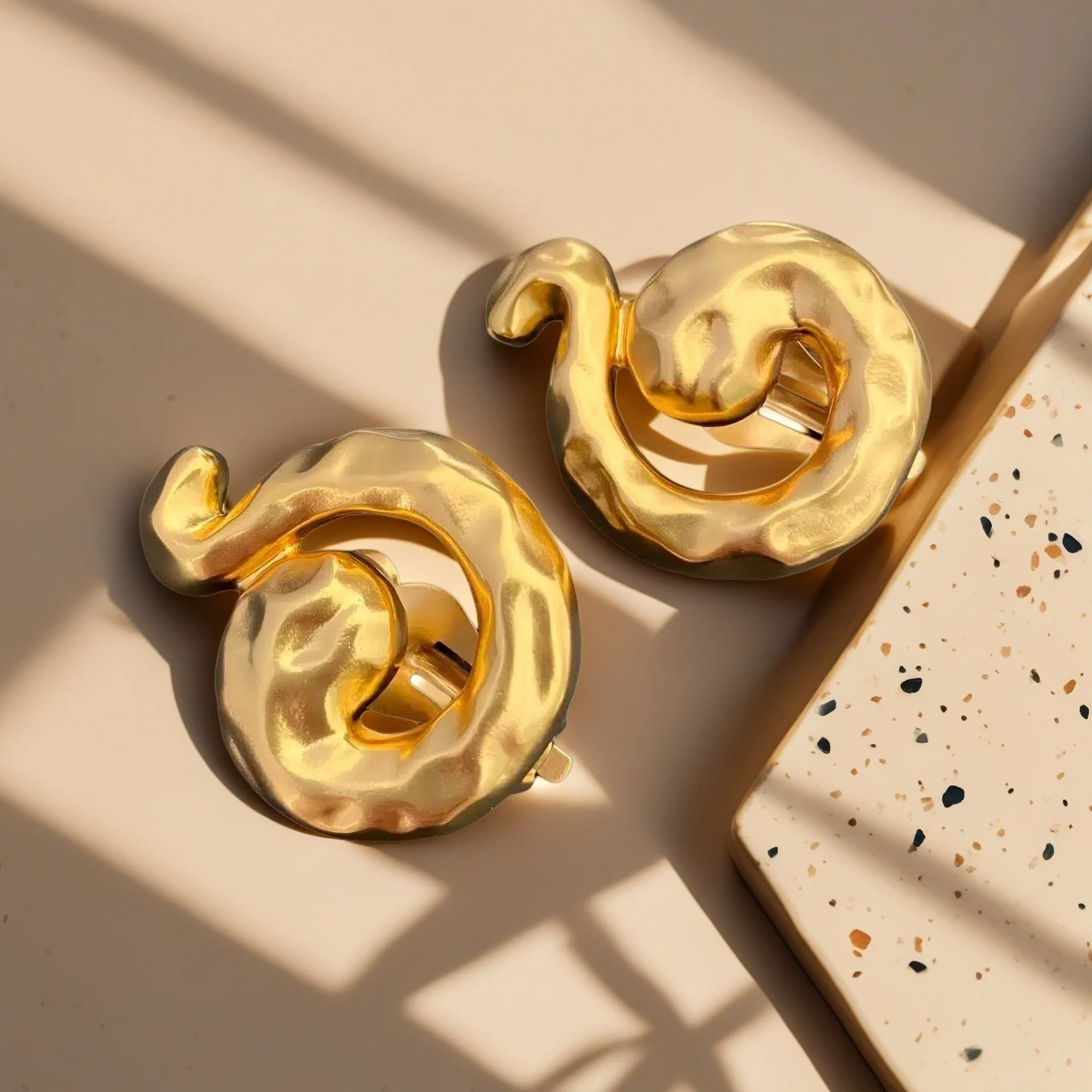 Yuri Ailey  Vintage Hammered Musical Note Clip On Earrings For Women Gold Hollow Non Pierced Ear Clips Luxury Jewelry 2026
