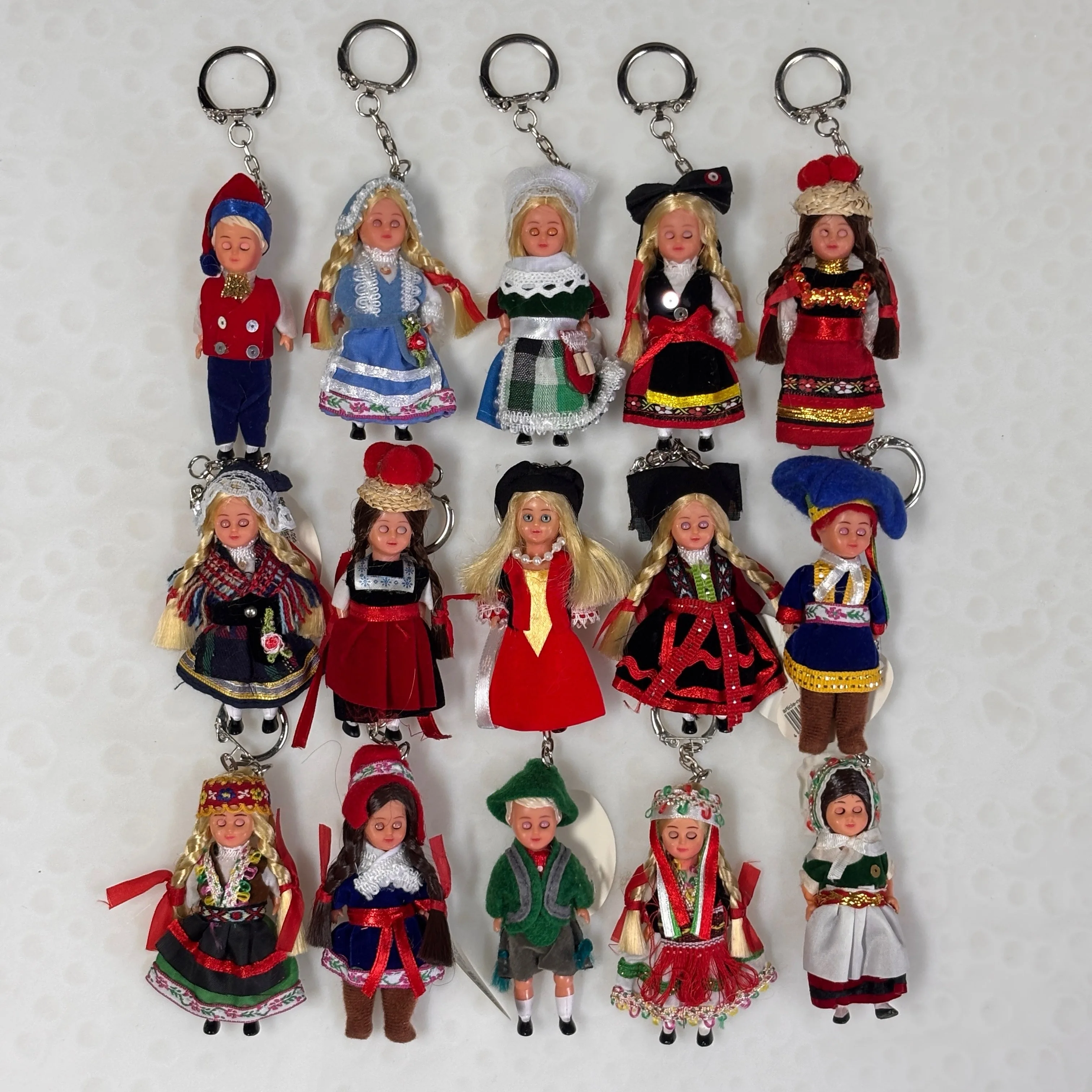 Ethnic Fashion World - Küçük 8cm Sevimli Vintage Dünya Bebekleri