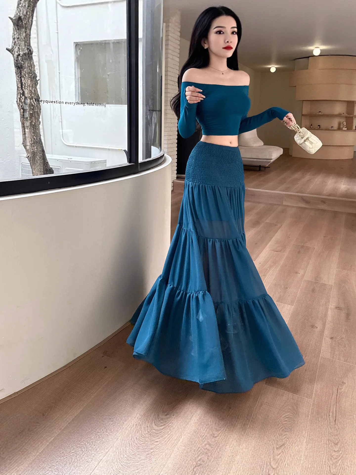 

Женский винтажный наряд с открытыми плечами, синий топ с длинными рукавами и высокой талией, многоуровневая юбка трапециевидной формы с рюшами, элегантные осенние костюмы