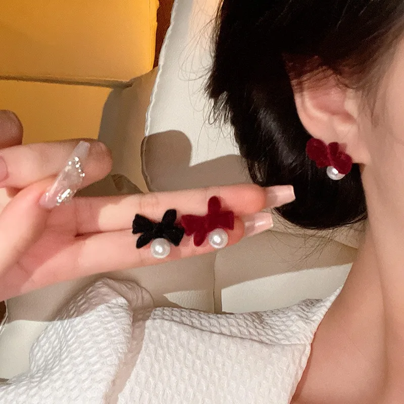

Wine red drop glazed earrings for women, new trendy style, New Year's earrings, high-end feeling, heart-shaped shiny earrings
