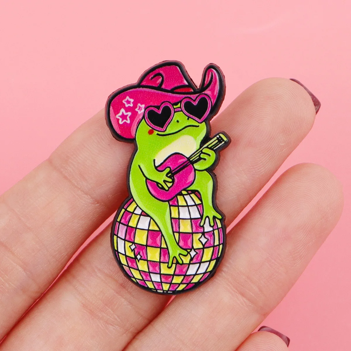 فيلم الساحرة المينا دبوس الكرتون الغريبة دبابيس للنساء طوق التلبيب دبوس حقائب الظهر شارات هدايا الحفلات الملابس والاكسسوارات