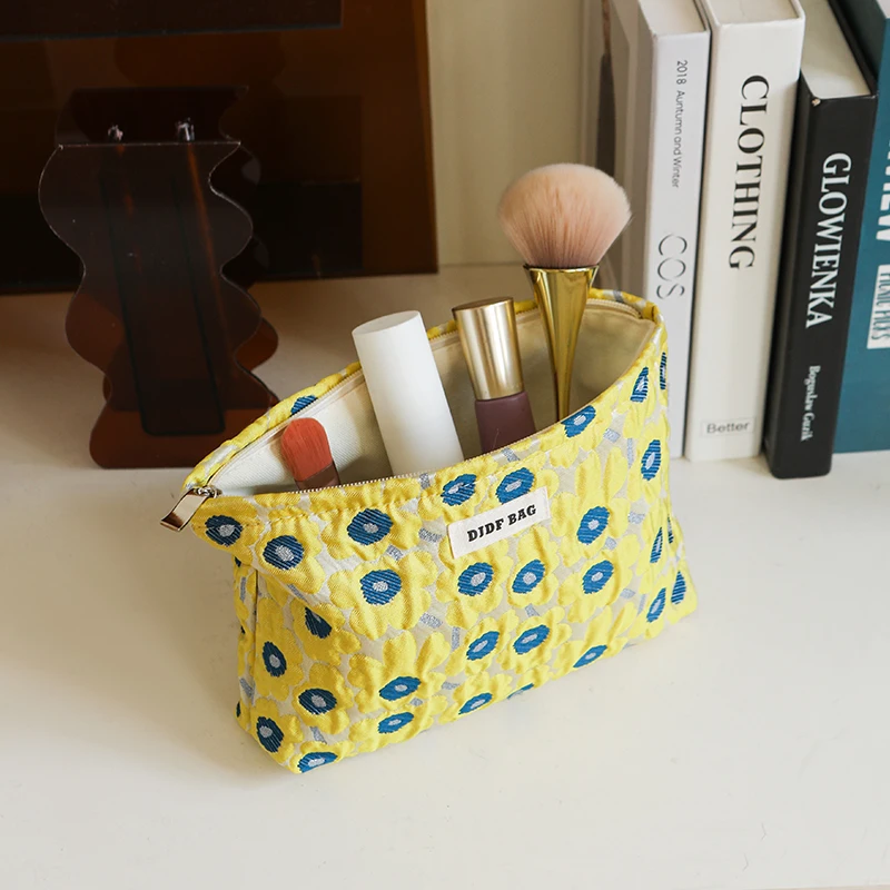 Yellow cosmetic bag, women\'s large capacity cosmetics storage bag, portable travel toiletry bag, commuter liner bag