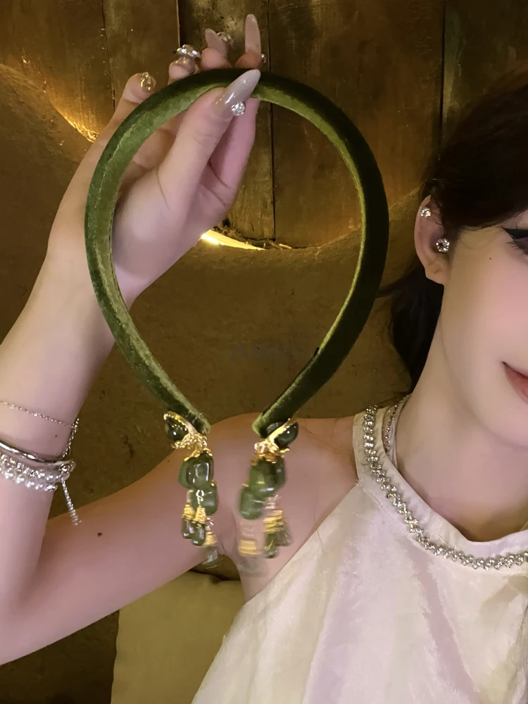 레트로 프렌치 화이트 벨벳 올리브 그린 드리워진 머리띠 새로운 중국 고급 머리핀