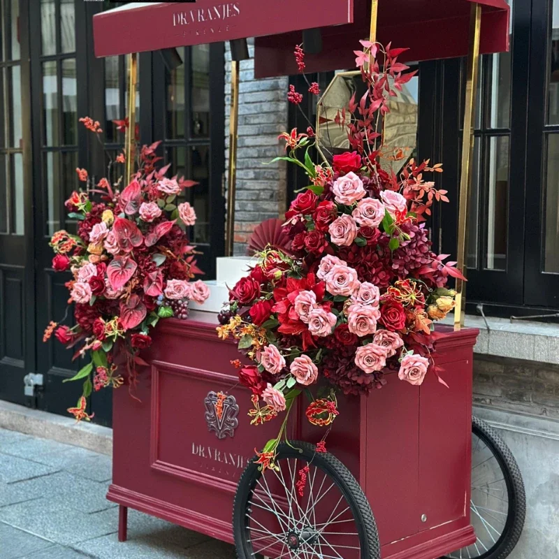 

Wrought iron floats, shopping malls are decorated, mobile stall cars, outdoor display carts