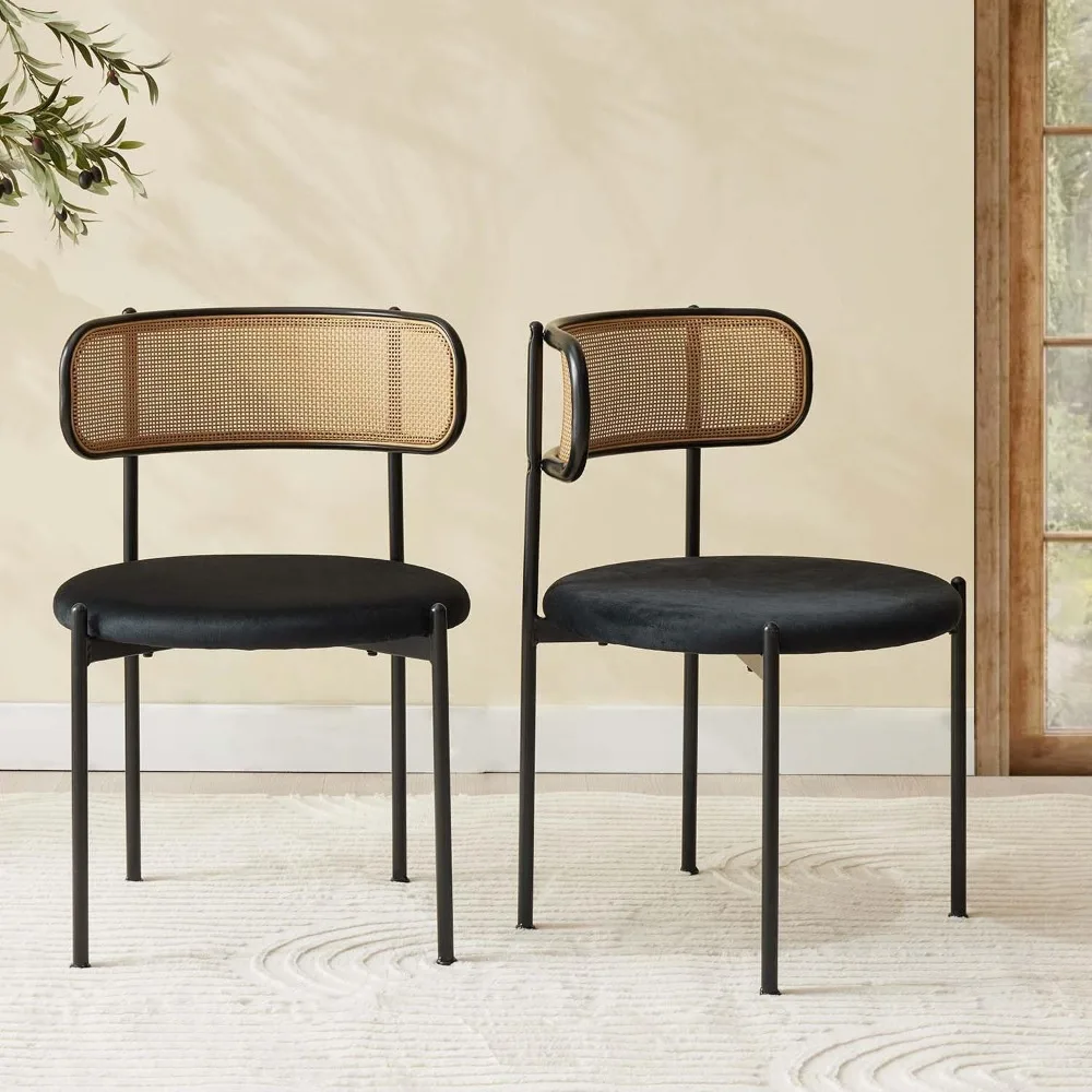 زوج من كراسي تناول الطعام الحديثة المنجدة من مخمل الروطان في منتصف القرن مع مساند ظهر قصب، وكراسي طعام للمطبخ باللون الأسود #1