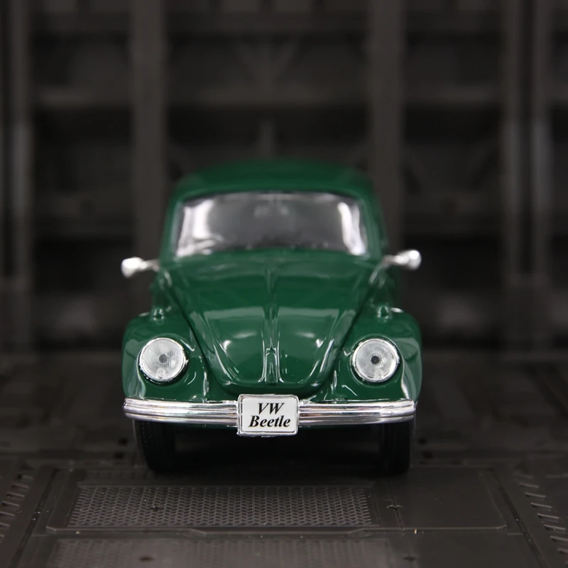 

Maisto 1:24 Simulated Volkswagen Beetle alloy car model, doors and hood can be opened rich in details, finely crafted