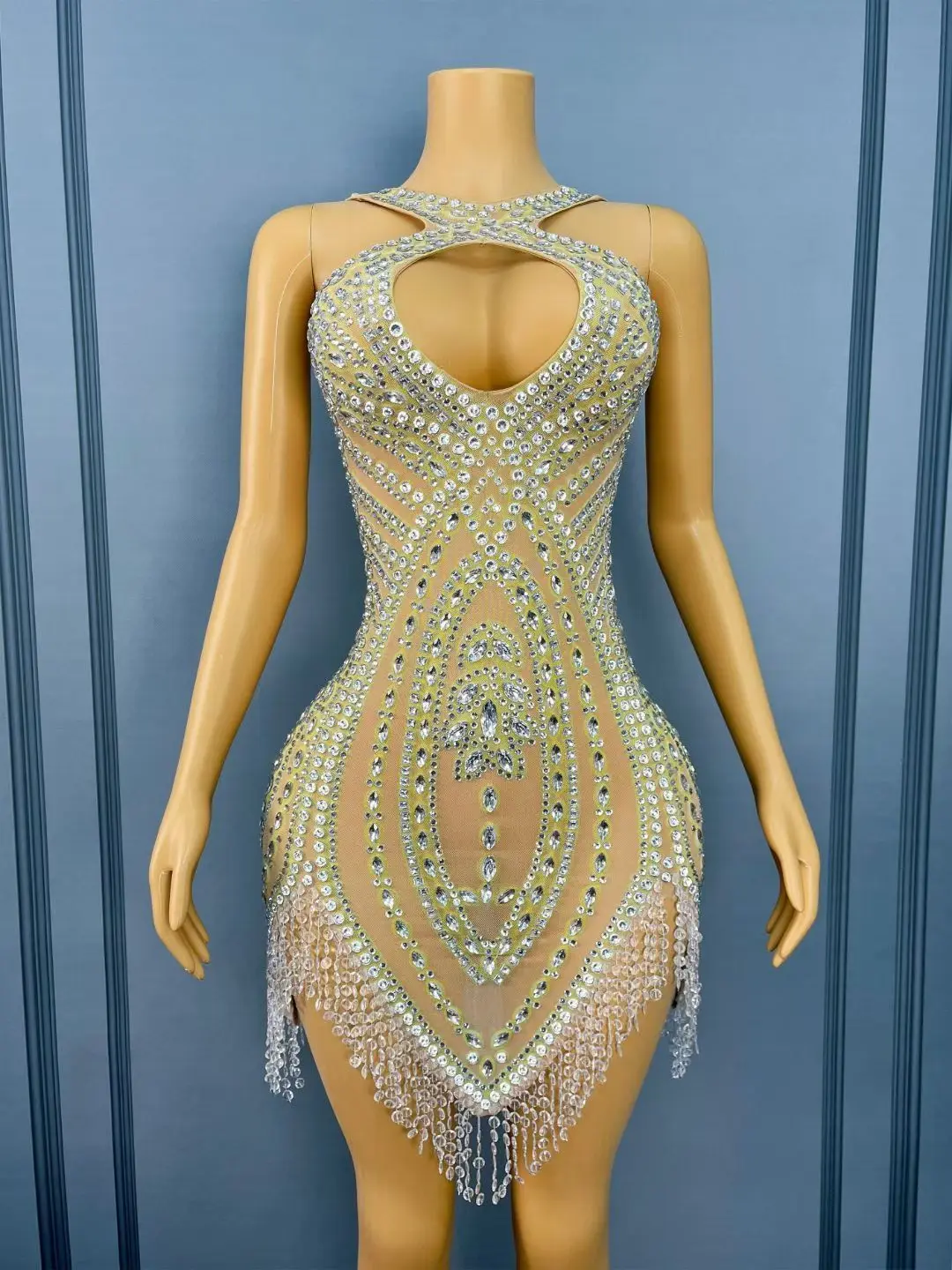 فستان سهرة فاخر من الكريستال في دبي من Wuzhe فستان مثير مفرغ بشراشيب فستان أداء راقص للنساء فستان حفلات الكوكتيل