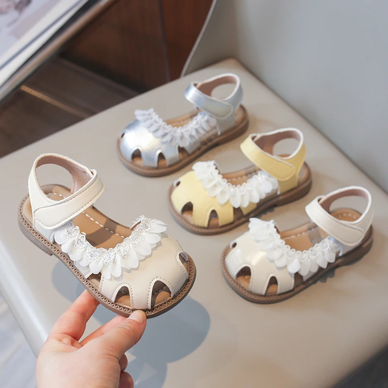 Girls Beach Shoes Hollowed-out Sweet Kids Princess Shoes for Summer 2026 New Fashion Children Sandals Soild Color Versatile