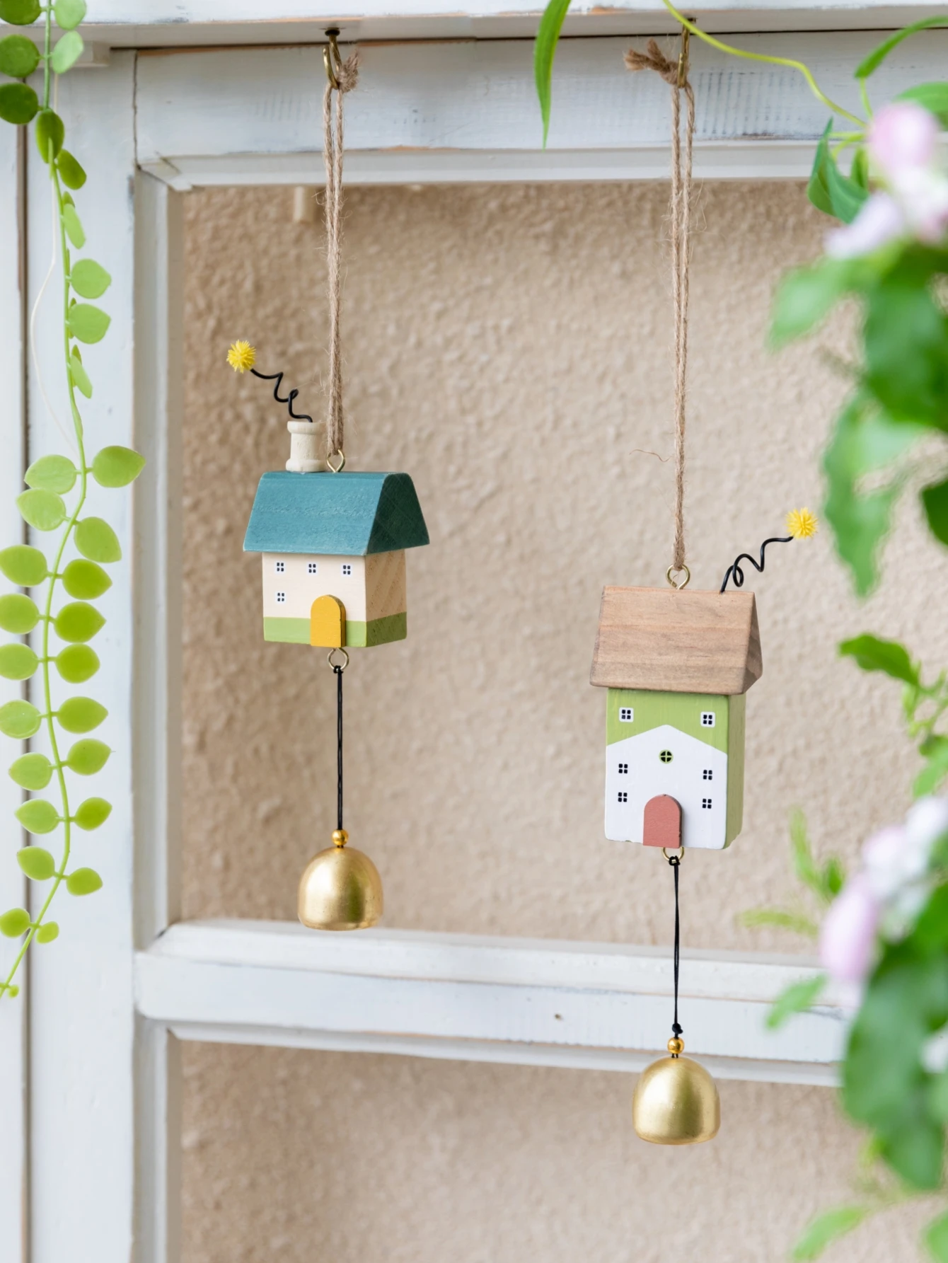 Cute Little House Wind Chimes Creative Doorknob Bell Hanging Decoration Bedroom Window Garden Yard Shop Spring Decor Wooden Gift