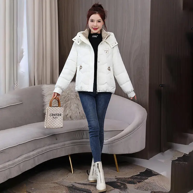 2025 frauen Neue Herbst/winter Kurzen Stil Vielseitig Westlichen Stil Baumwolle Mantel Tops Mode Verdickt Warme Design Mit Kapuze Baumwolle mantel