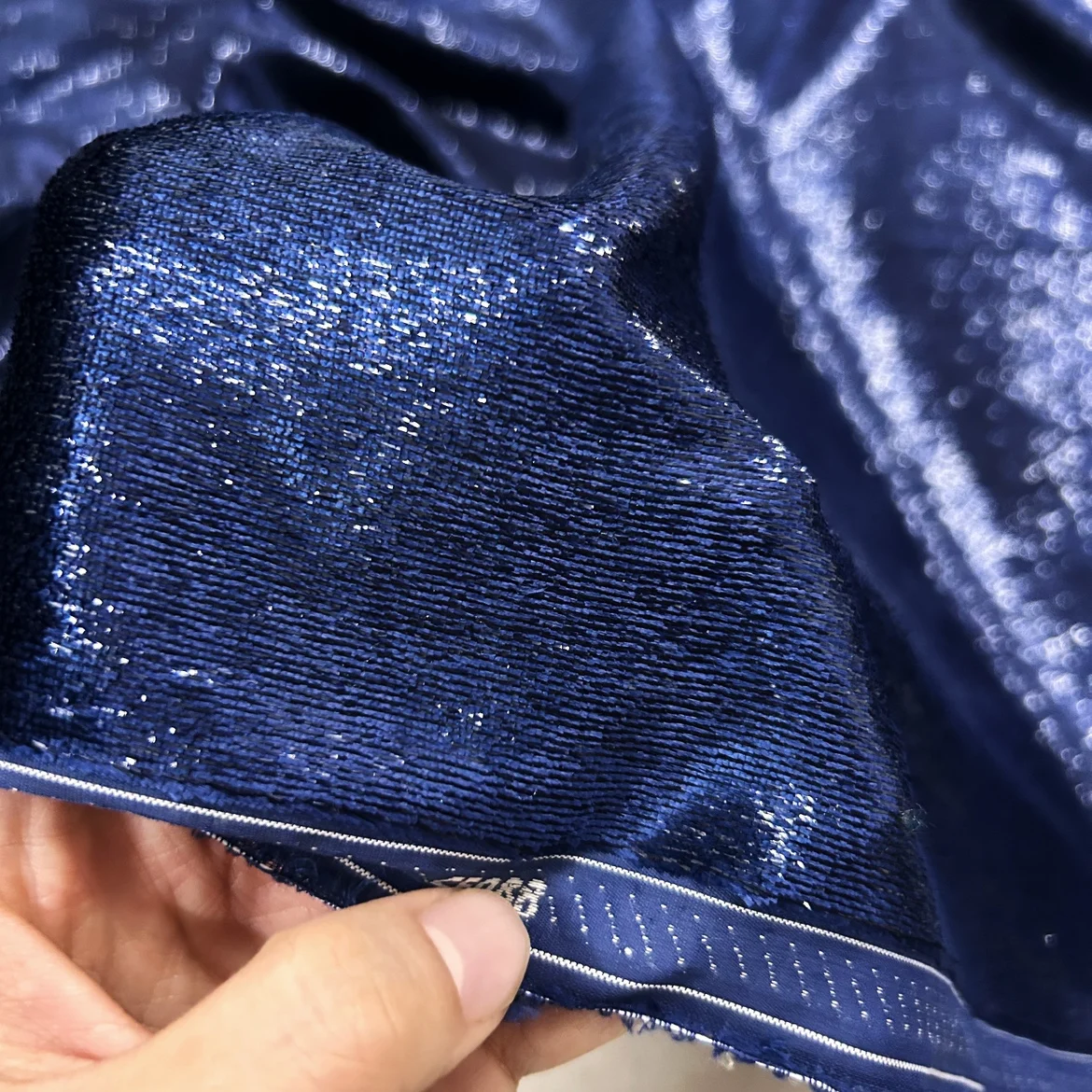 

Четырехцветный сверкающий бархат, золотой бархат, мягкая ткань, дизайнерское шитье, вечернее платье, ципао, ткань для сценического костюма