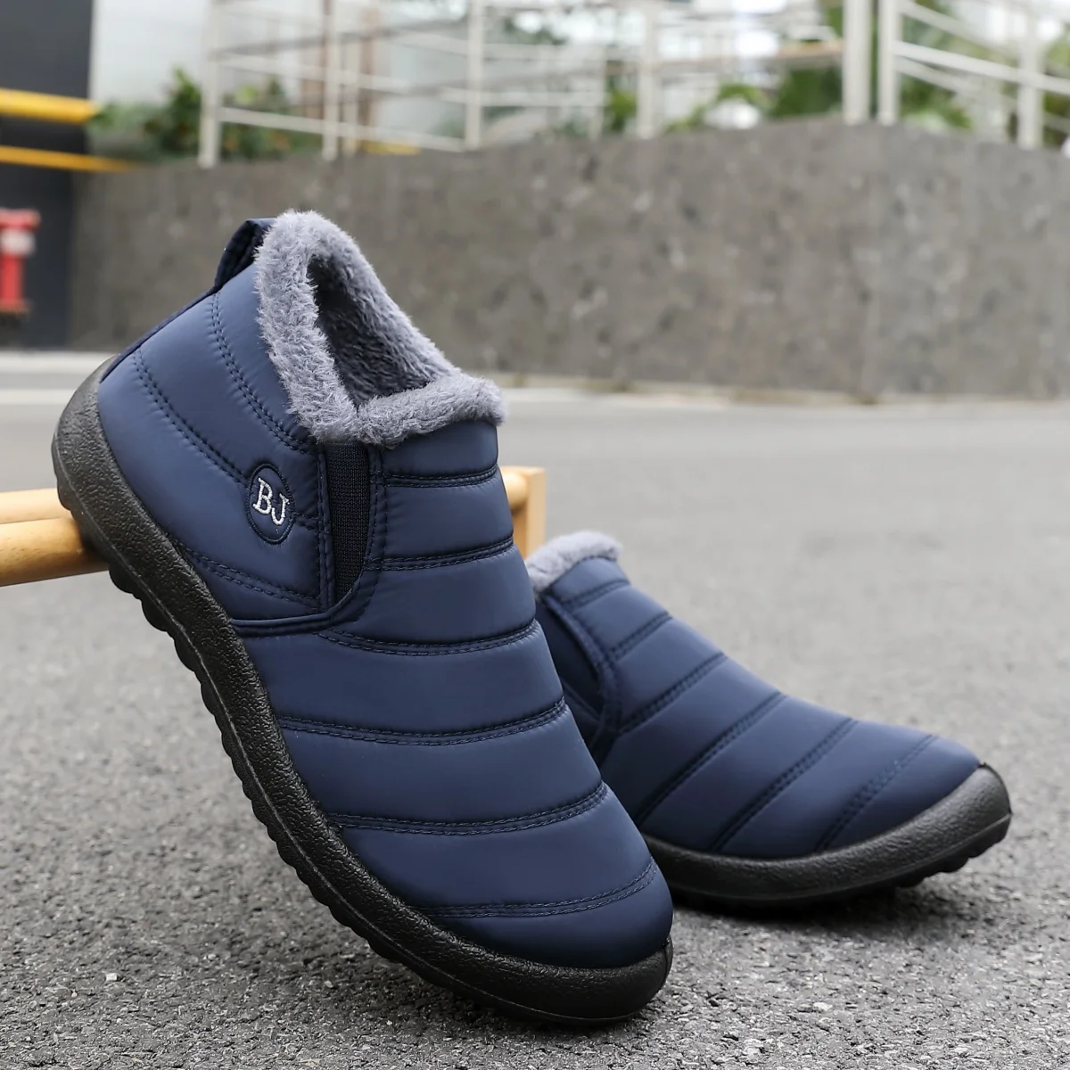 Herren-Slip-On-Stiefeletten: stilvolle, bequeme Winterstiefeletten, die warm, trendig, klassisch und vielseitig sind. – Detail 8