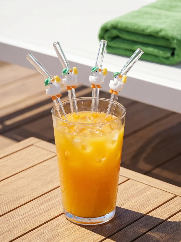 Cute Duck Curved Glass Straw，Reusable for Smoothies, Cocktails, Pool Parties, Beach. Adorable Gift for Valentine’s, Christmas