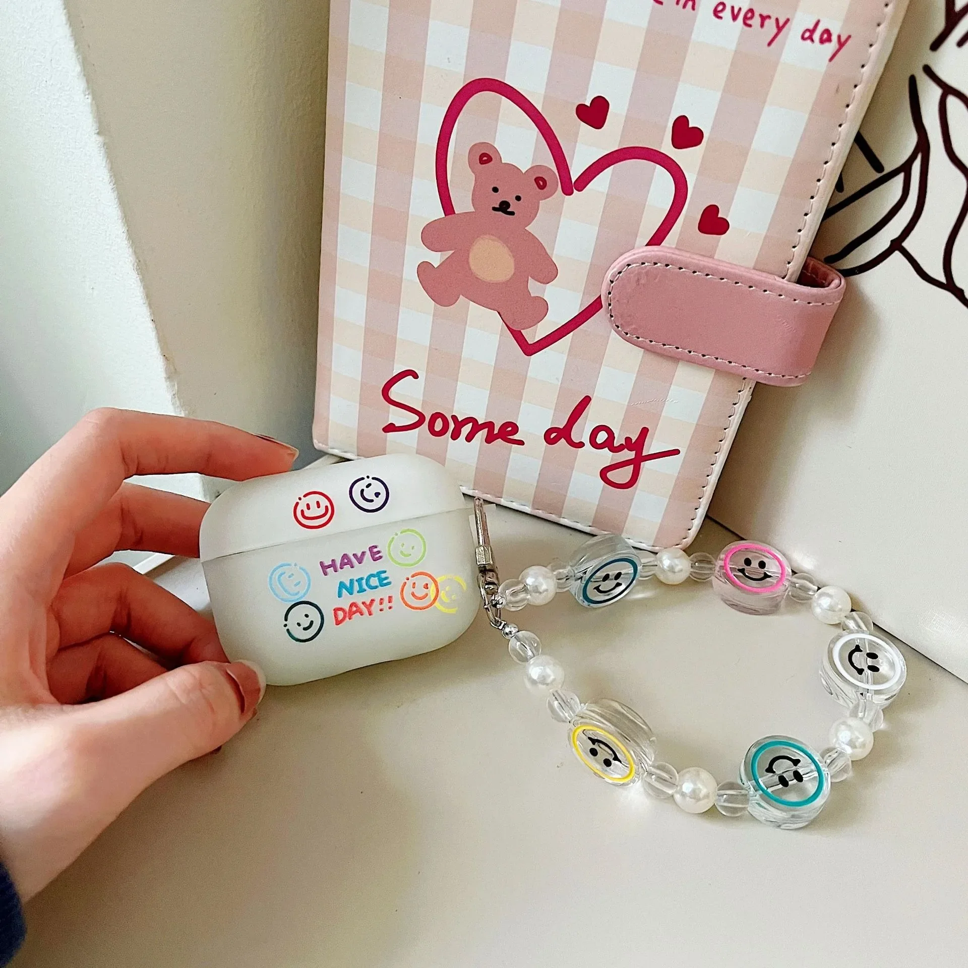 Airpods 1or2 airpods pro2 air pods3 ケース Airpods pro ケース Bluetooth ヘッドセット保護カバー シンプルな発光ペンダント付き