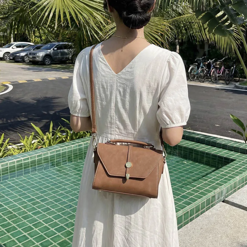 

PU leather large-capacity hand-held women's crossbody bag, retro flip cover lightweight single-shoulder commuter bag