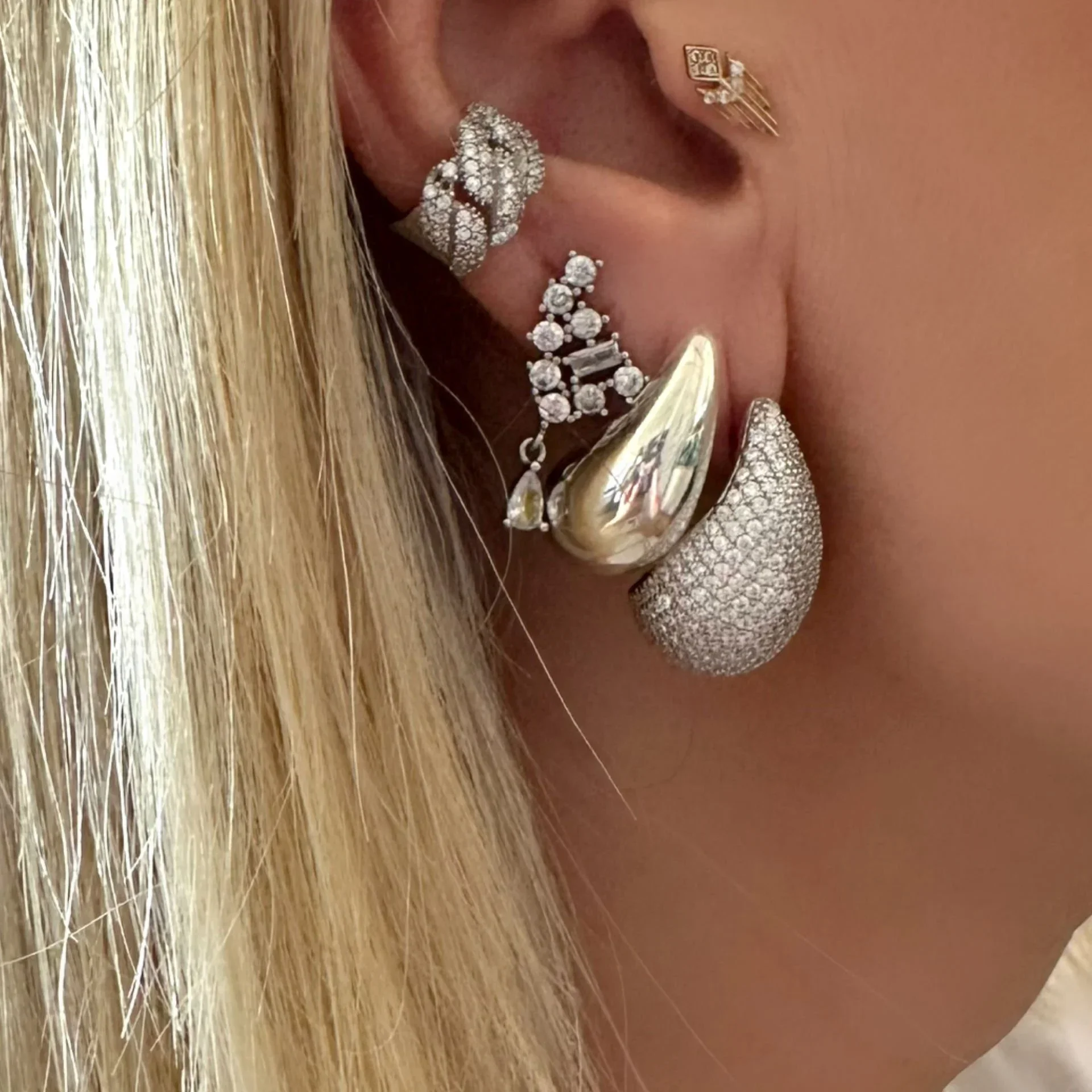 

2025 Hot New Big Dangle Boat Shape Hammock Type Earrings Full Mini Bling CZ Stone Paved Around Hollow Dangle Earring For Women