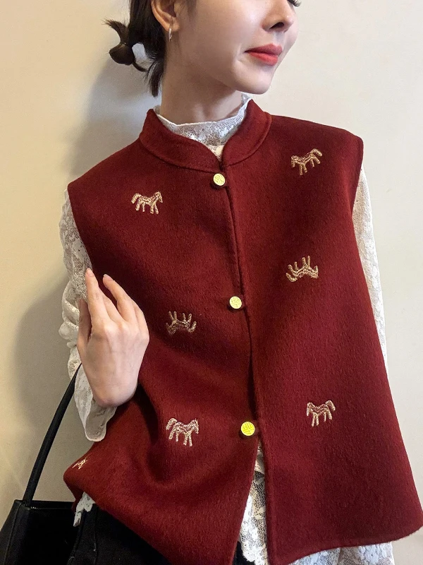 

Красная вышитая женская куртка большого размера, весна 2026, новая свободная модель для повседневной носки, модная одежда для девушек