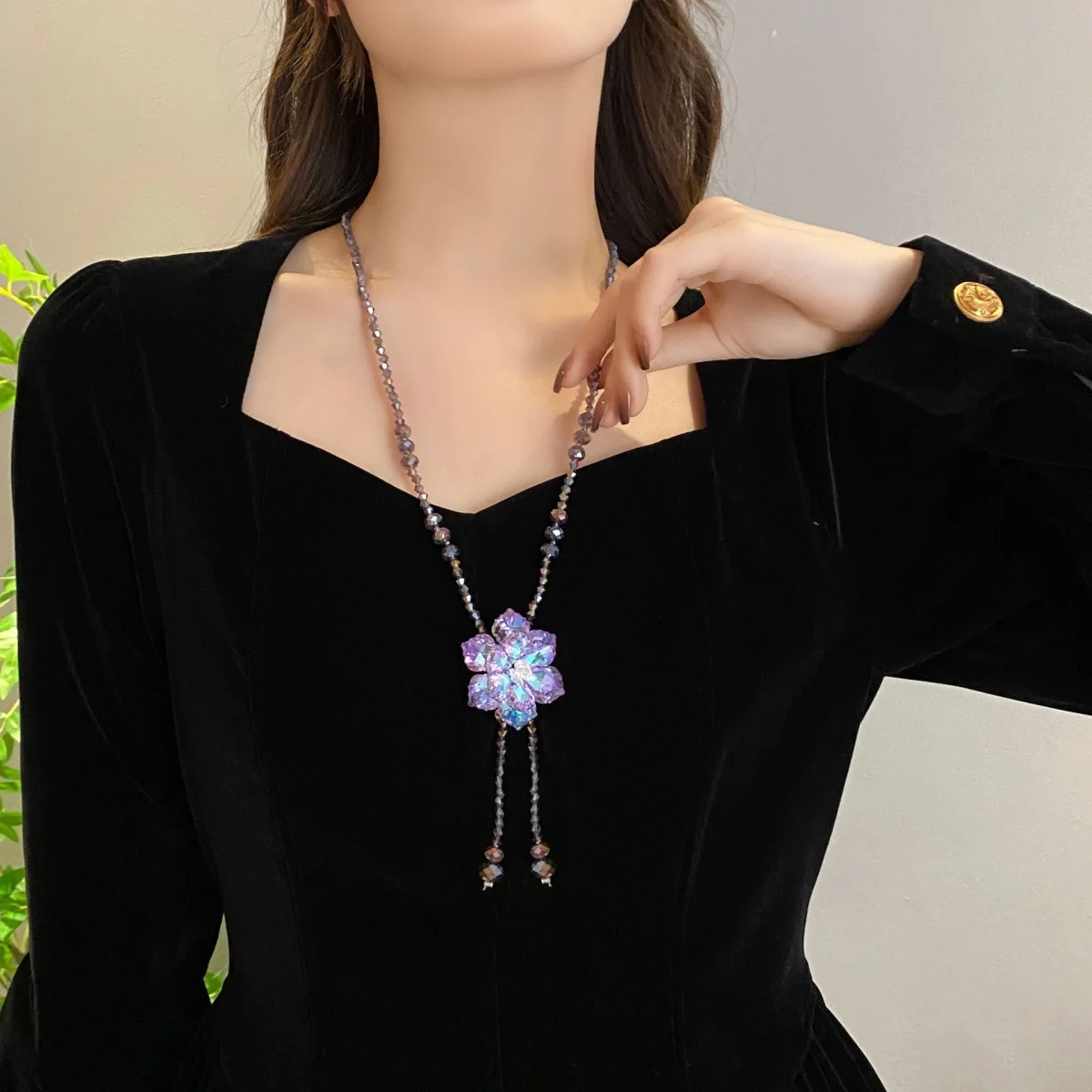 Glänzende lila Kristallblumen-Pulloverkette für Damen und Herren, Vintage-Halskette mit Kordelzug, Perlen, Y-förmiger Quasten-Blumen-Choker-Schmuck – Detail 18