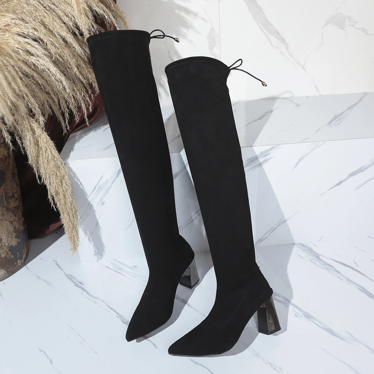 Damen Overknee-Stiefel mit spitzer Zehenpartie, Stretch-Wildleder, transparenter Blockabsatz, Overknee-Stiefel mit Kordelzug am Rücken, Damen-Party-Fashion – Detail 11