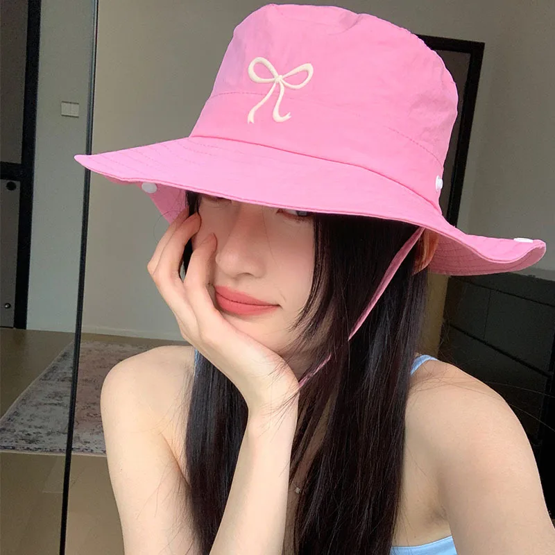 Ins Cute Pink Bowknot Strap Bucket Hats dla kobiet Ins 2024 Summer Korean Outdoor Camping Sunscreen Quick Drying Fishing Caps Men