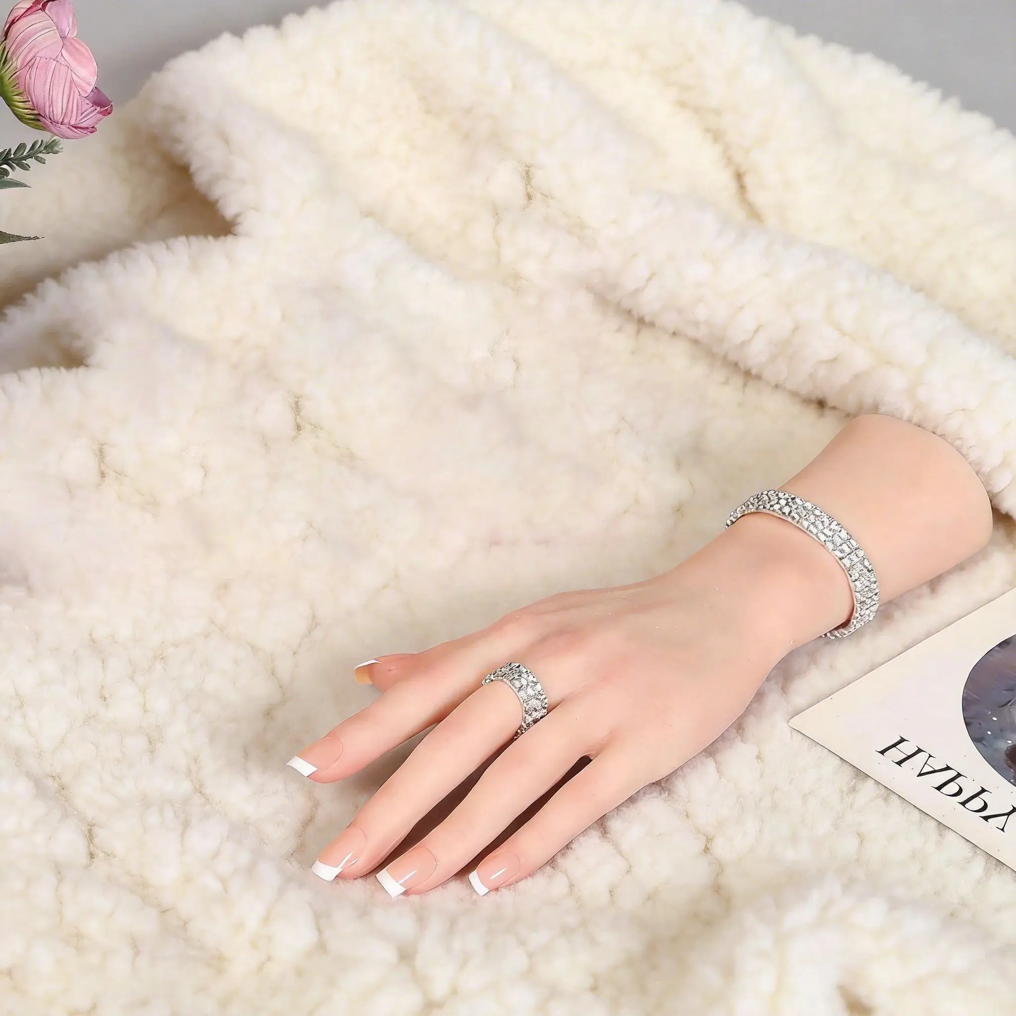 Zishine Lifelike Female Hand Model - Realistic Silicone Mannequin for Nail Practice, Manicure Training & Jewelry Exhibition