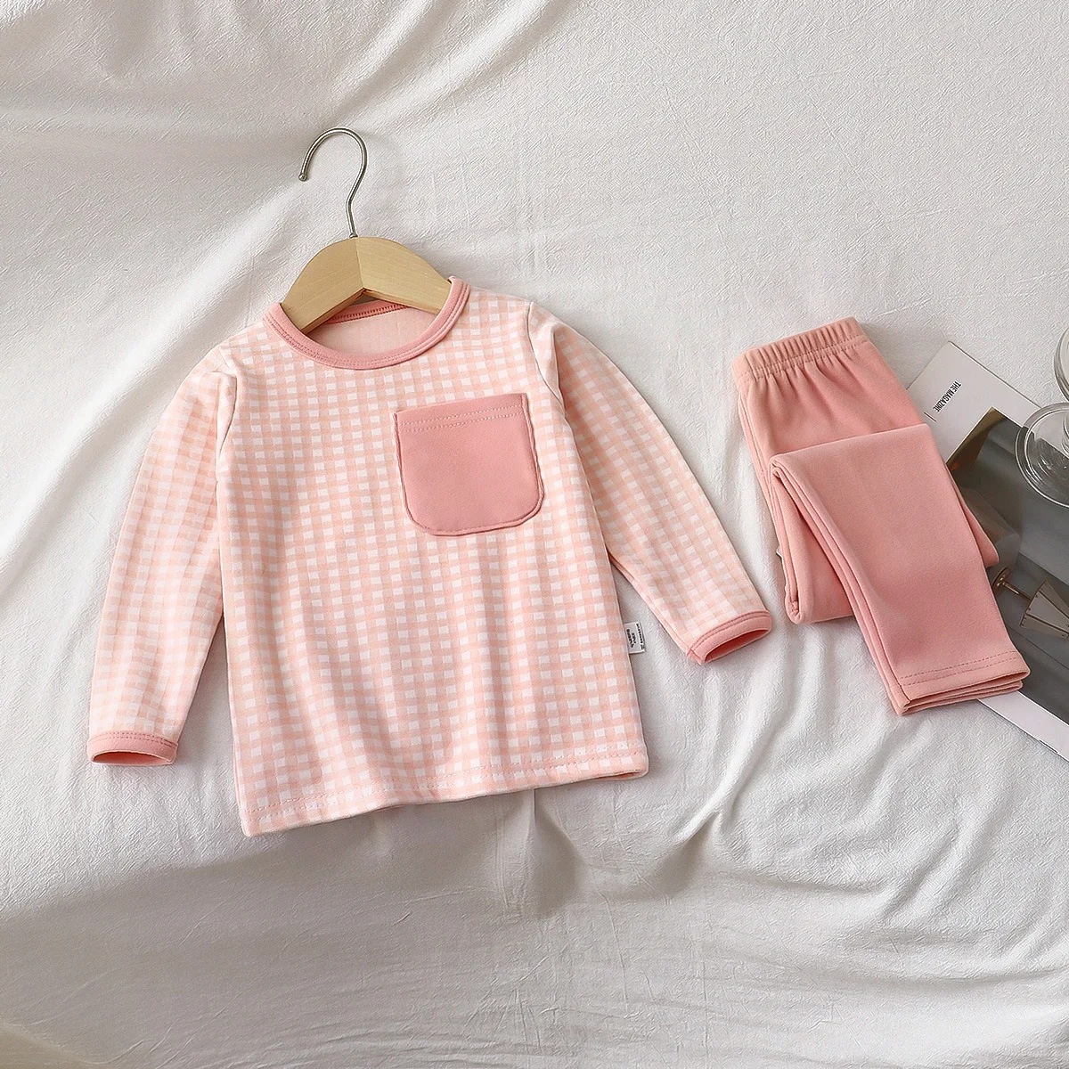 Neues Baby-Herbst-Baumwoll-Langarm-Hosen-Pyjama-Set für Mädchen und Jungen, warme Unterwäsche, weiche Loungewear, lässige Kinder-Homewear mit Karomuster.