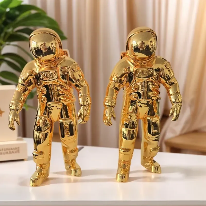 Wholesale Hot Sale High Quality 30cm Electroplated Resin Astronaut Statue for Indoor Living Room Table/Outdoor Showcase