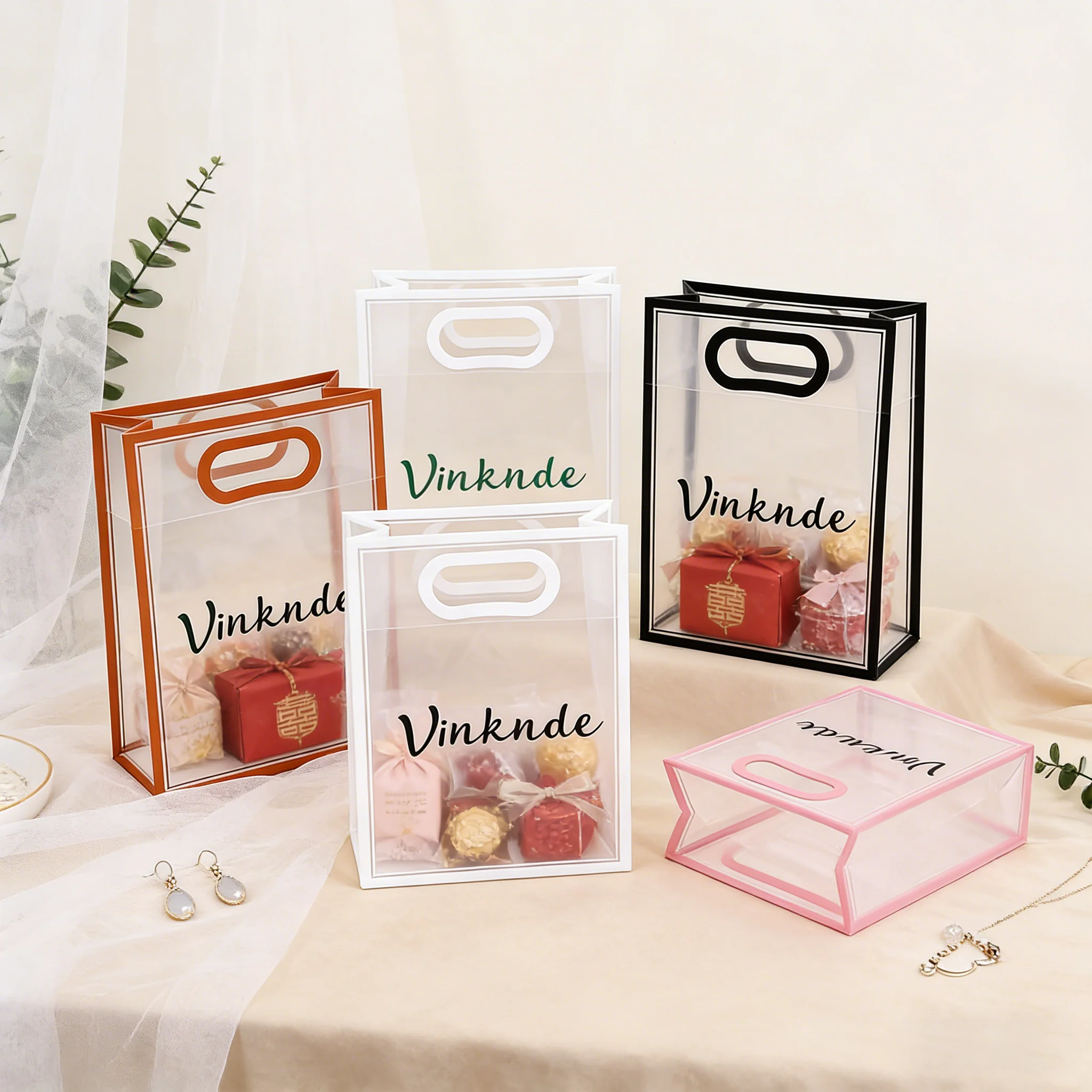 

Wedding Souvenirs Transparent PP Frosted Shopping Plastic Bag Cosmetics Gift Tote Bags with Handle 100Pcs Personalization Logo