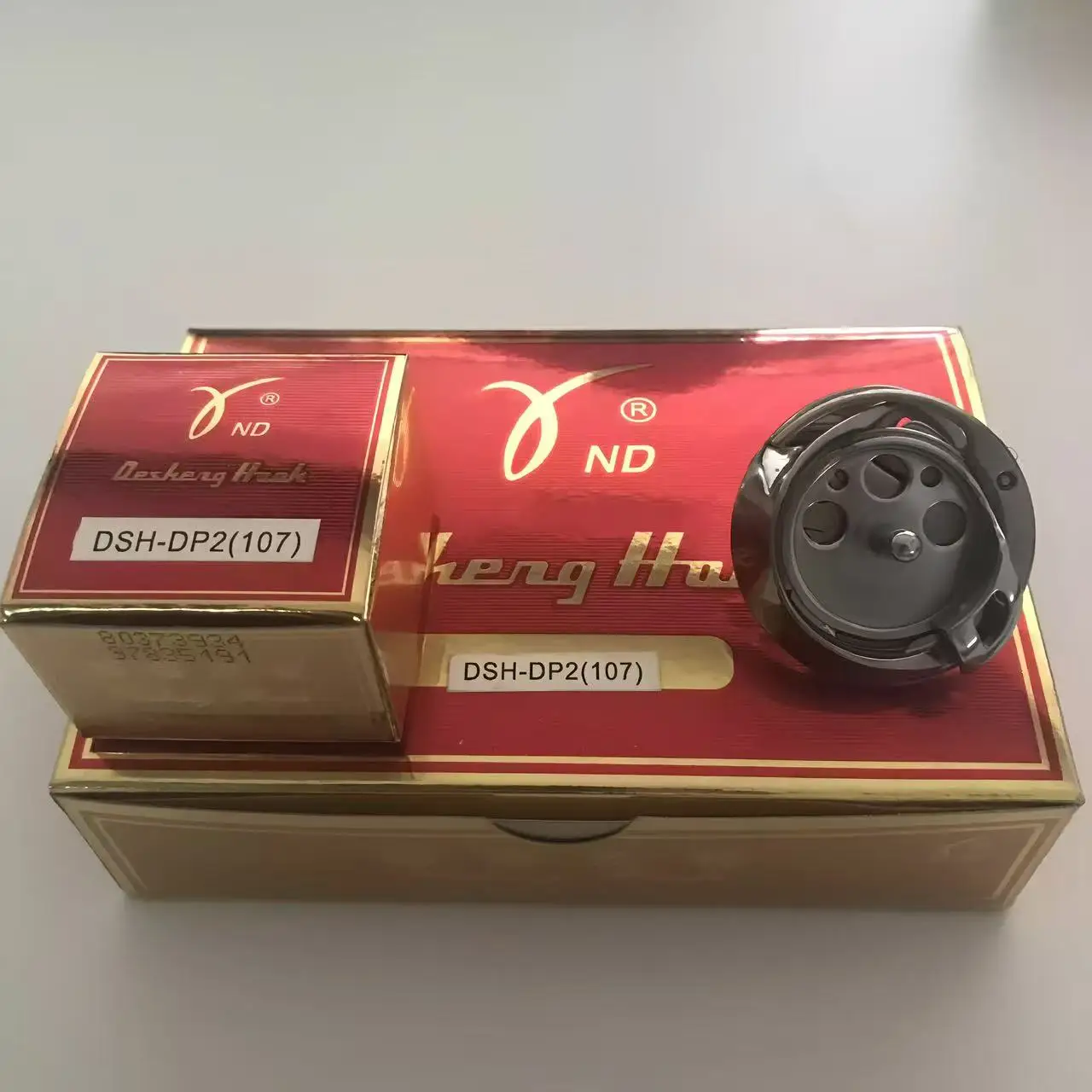 

1PCS DESHENG DSH-DP2(107) Rotary Hook For Herringbone Carriage Bobbin Head Bobbin Bed Sewing Machine Parts