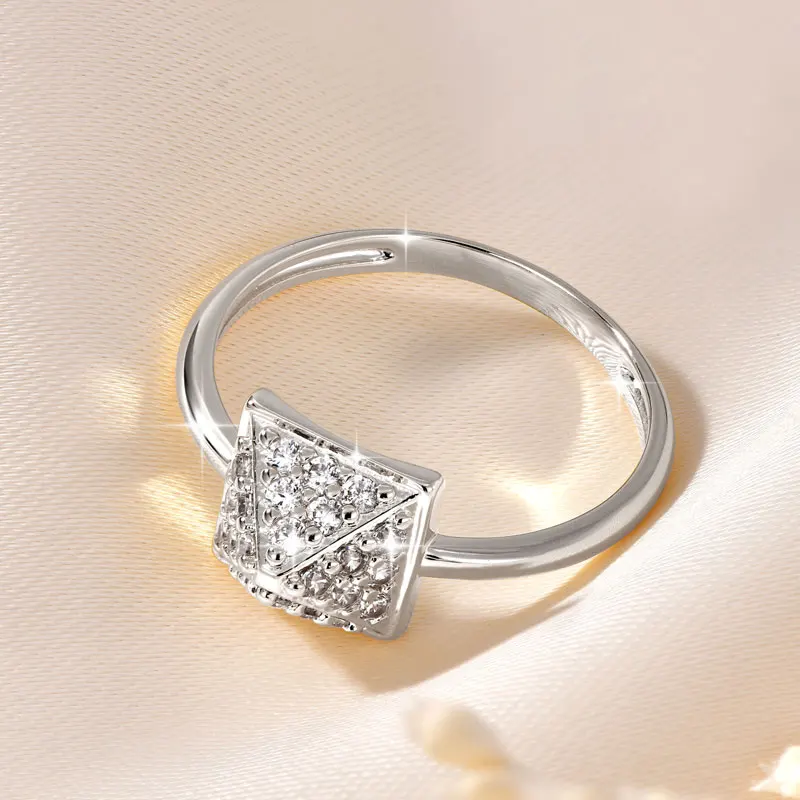 Celestinova Punk Fantastischer Pyramidenring für Damen, runder Zirkonia-Ring, 14 Karat vergoldet, Ring, Jubiläumsschmuck, Ring, Geschenk