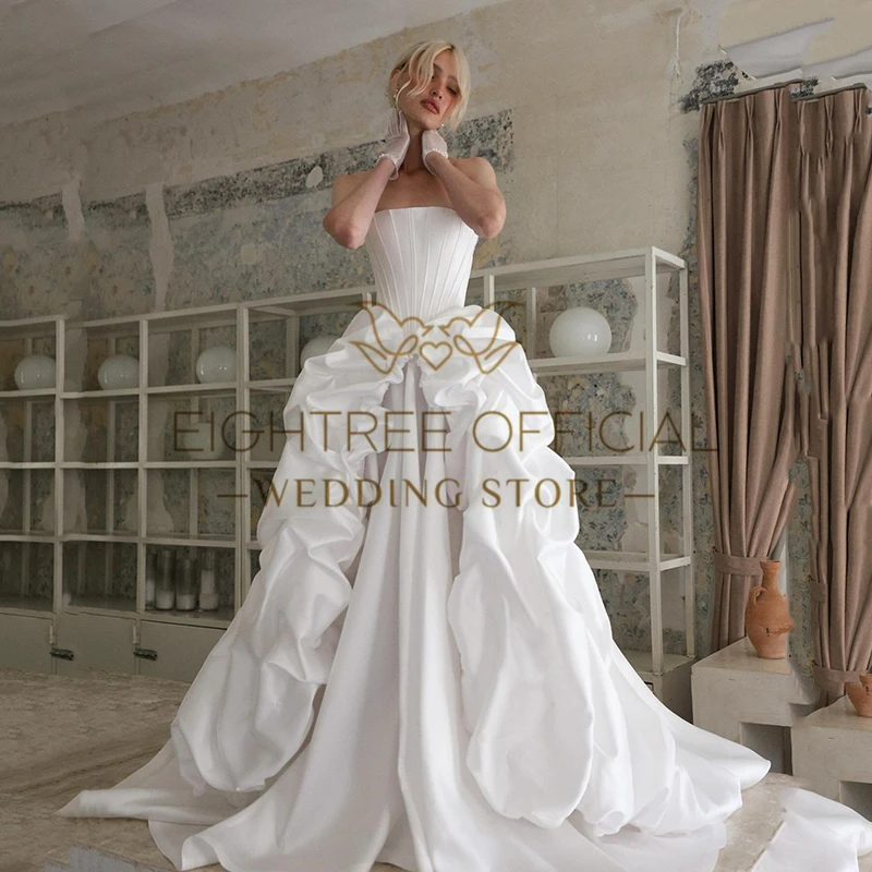 Eightree Frauen A-Linie Brautkleider Weiß Trägerlos Ärmellos Plissee Brautkleid Lange Hochzeit Ball Ballkleider Maßgeschneidert